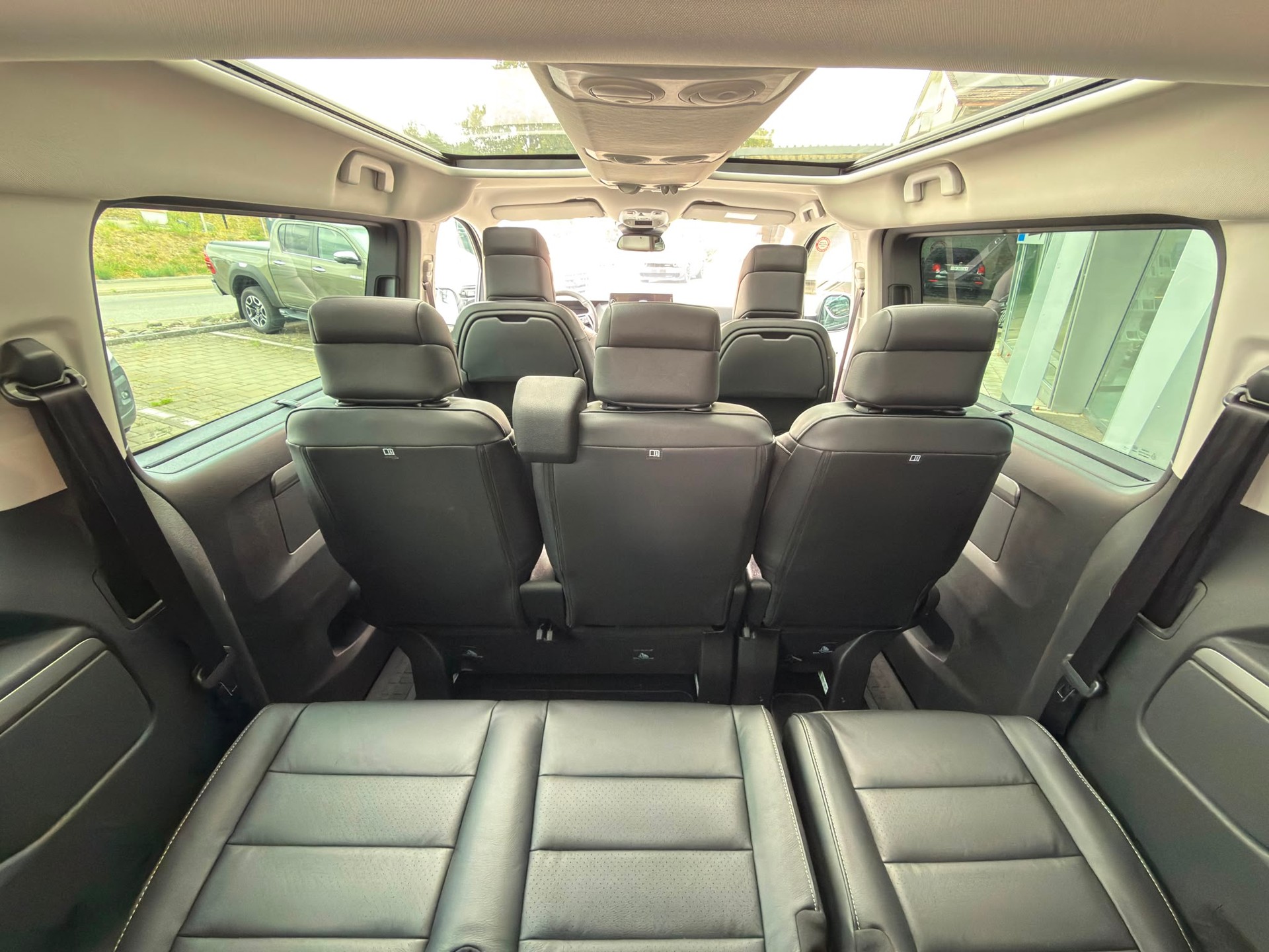 PEUGEOT Traveller 2.2 BlueHDi Business VIP Standard EAT8-image-8