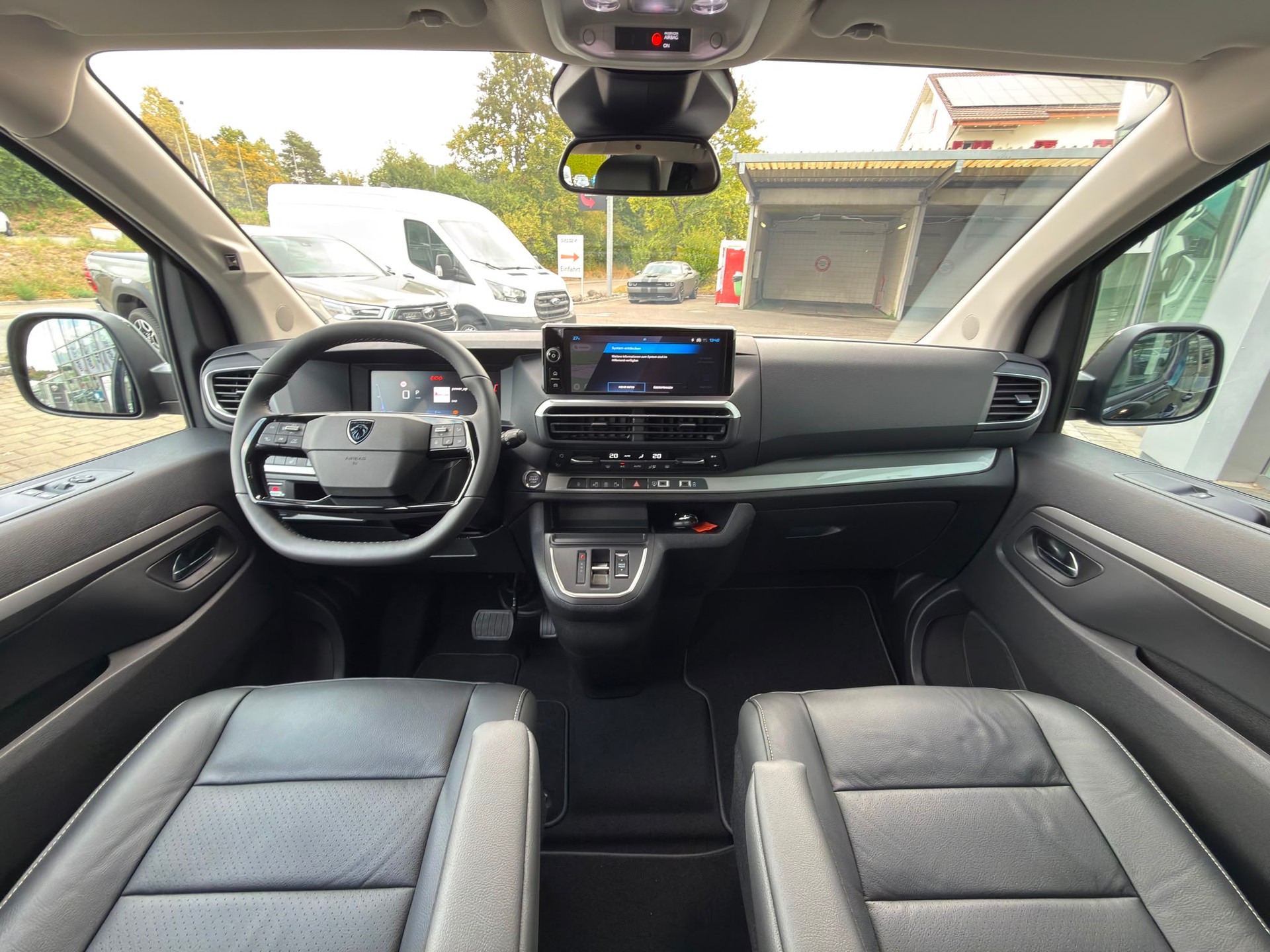 PEUGEOT Traveller 2.2 BlueHDi Business VIP Standard EAT8-image-5