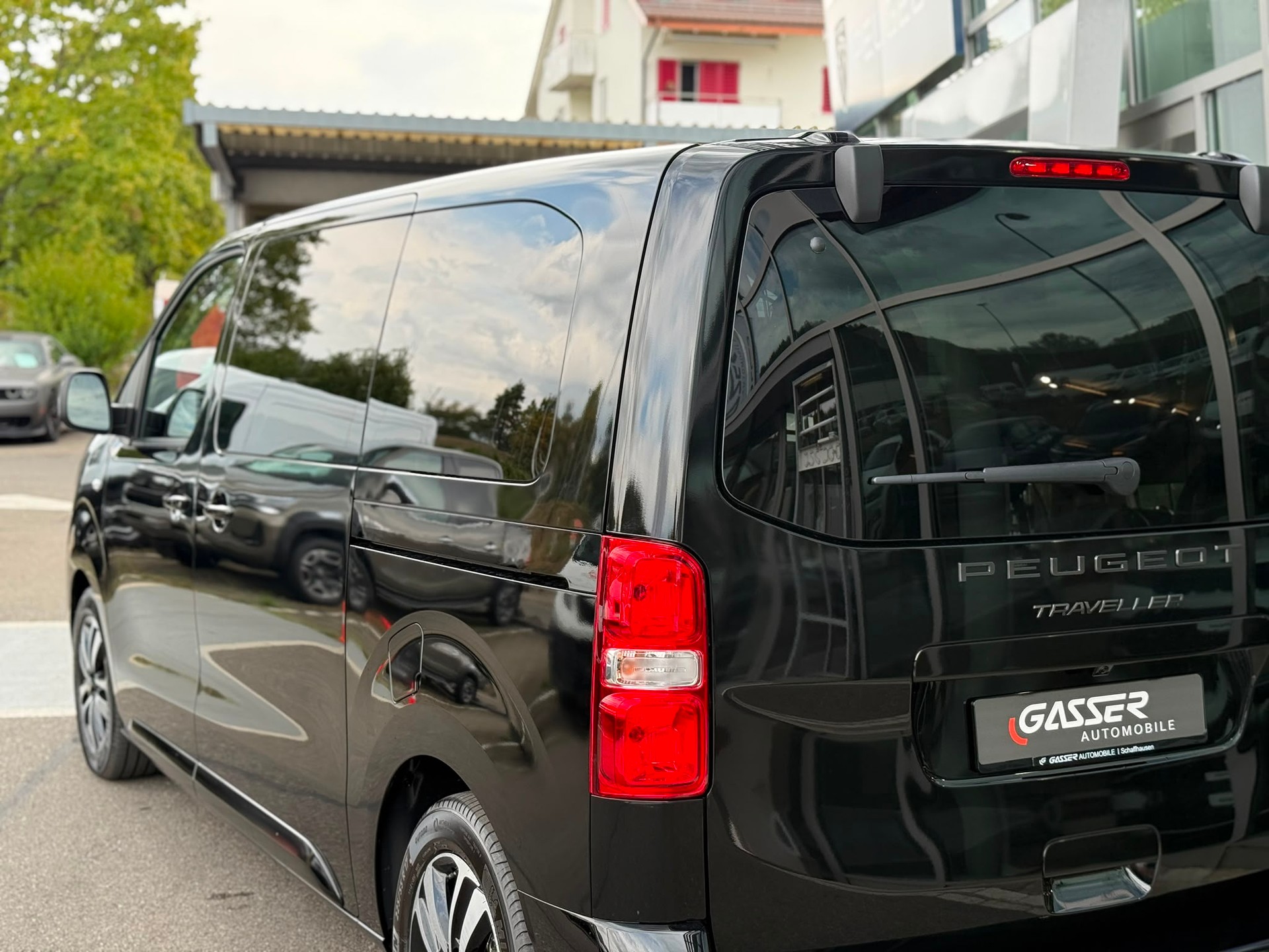 PEUGEOT Traveller 2.2 BlueHDi Business VIP Standard EAT8-image-4