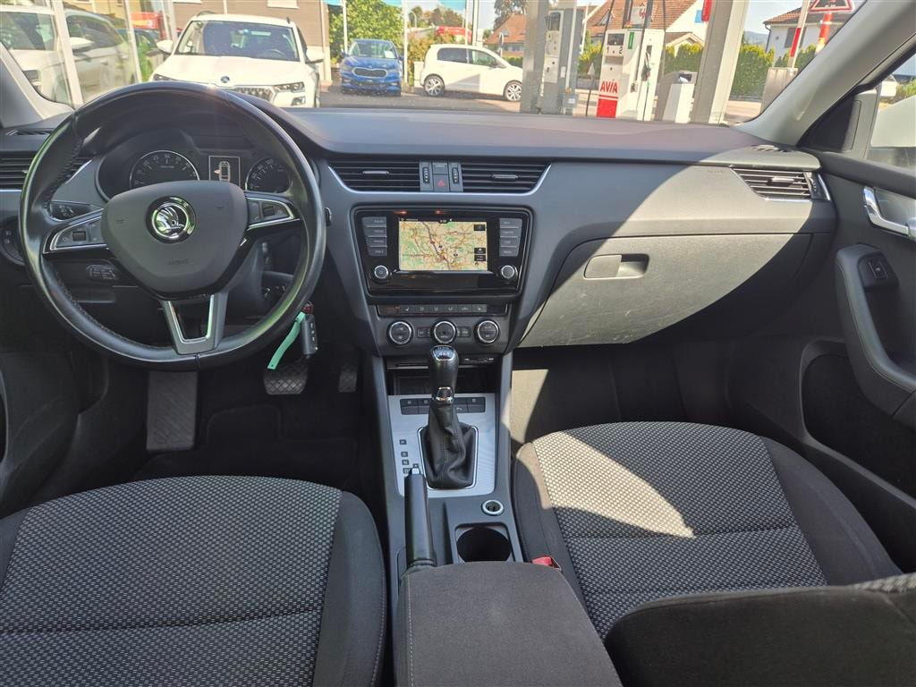 SKODA Octavia Combi 2.0 TDI Ambition 4x4 DSG-image-11