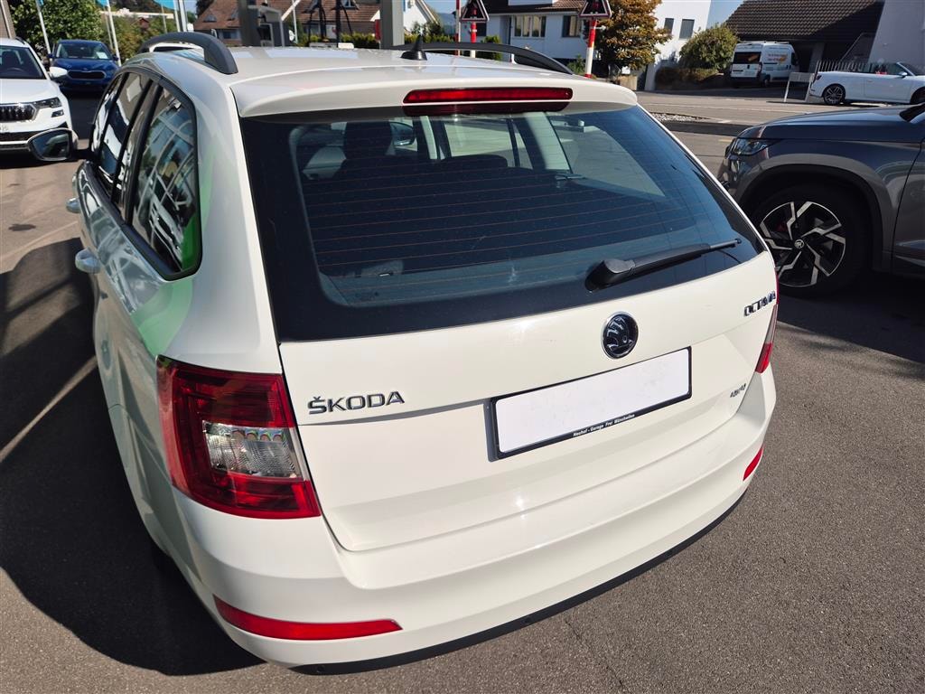 SKODA Octavia Combi 2.0 TDI Ambition 4x4 DSG-image-4