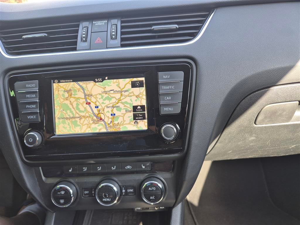 SKODA Octavia Combi 2.0 TDI Ambition 4x4 DSG-image-7