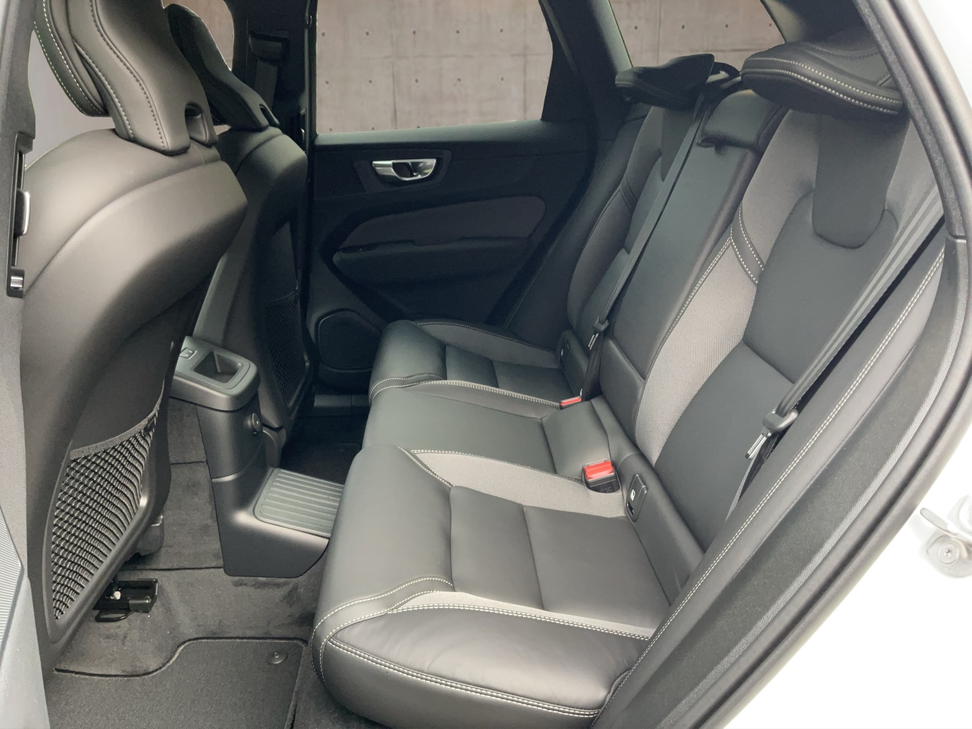 VOLVO XC60 2.0 T8 TE Black Edition eAWD-image-11