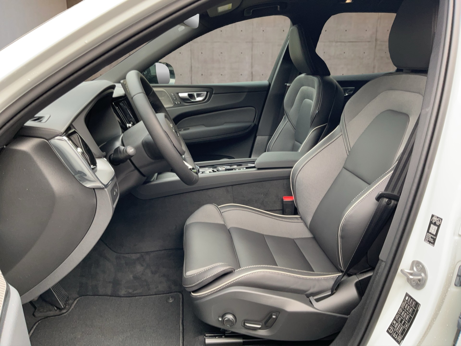 VOLVO XC60 2.0 T8 TE Black Edition eAWD-image-10