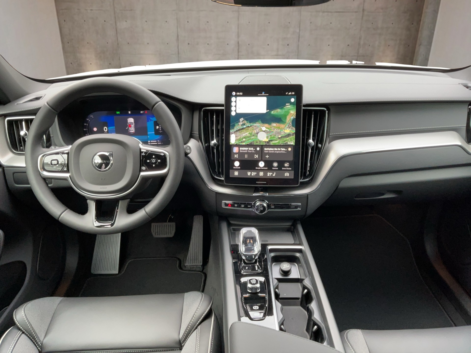 VOLVO XC60 2.0 T8 TE Black Edition eAWD-image-9