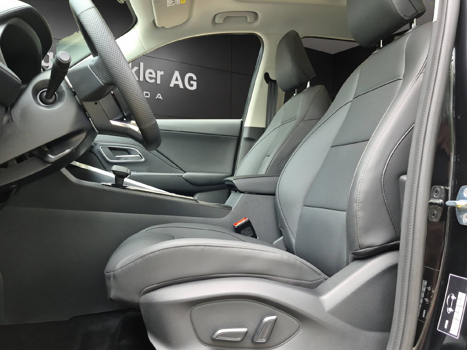 MG ZS 1.5 Hybrid+ Luxury Sunroof-image-9