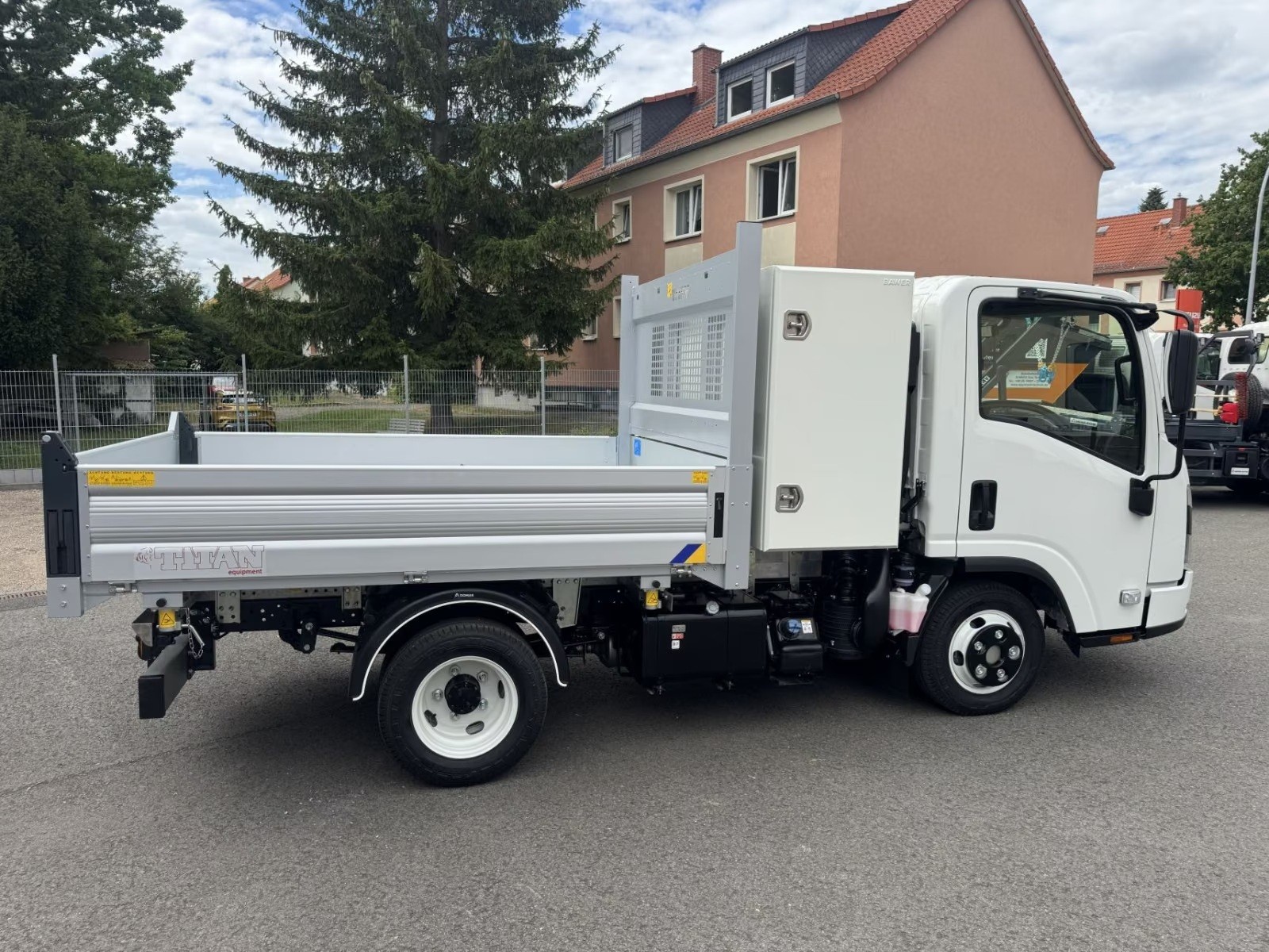 ISUZU M21 TT E HEAVY Kipper mit Box-showroom-element-2