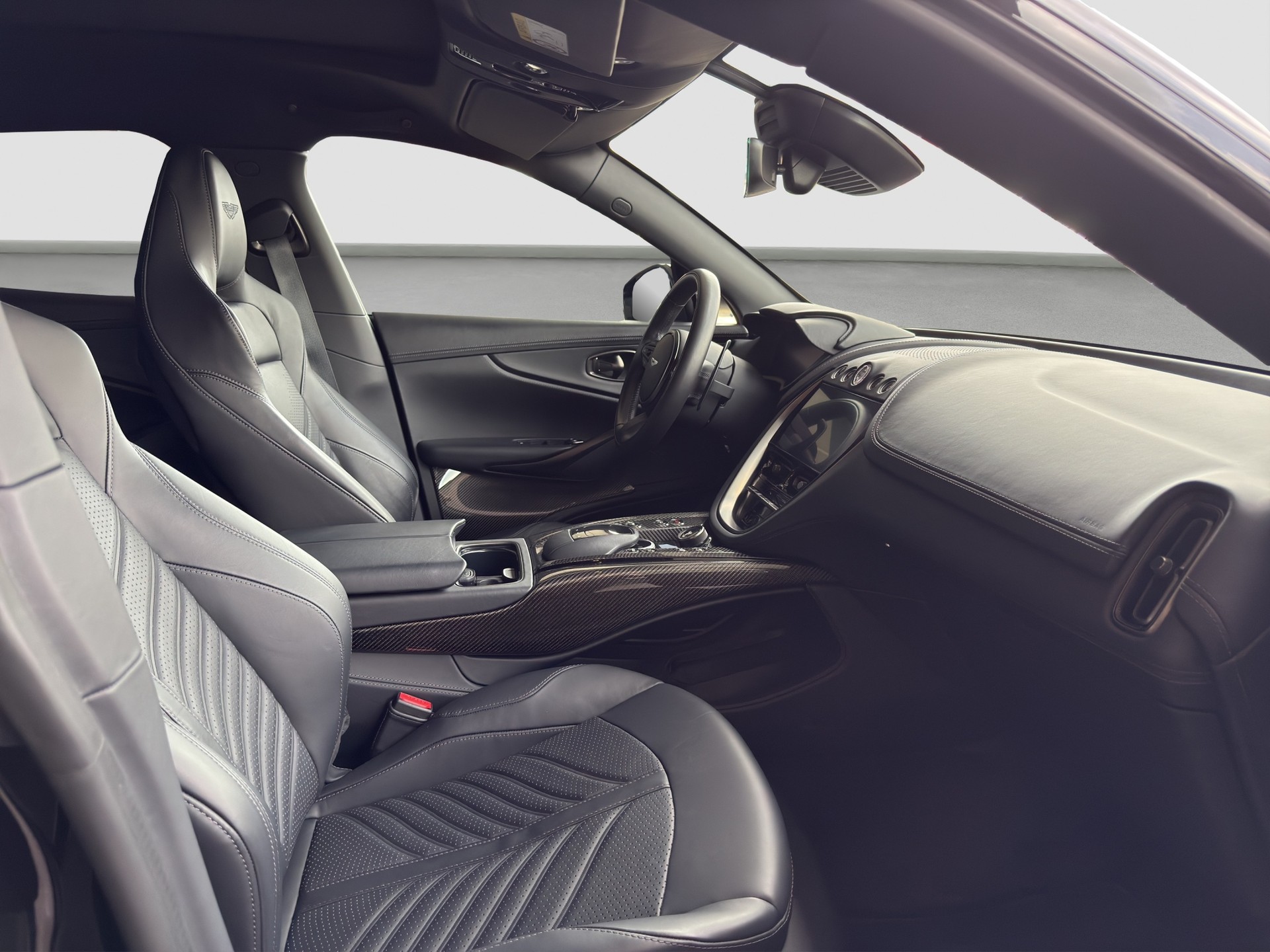 ASTON MARTIN DBX 707 4.0 V8 Bi-Turbo-image-5