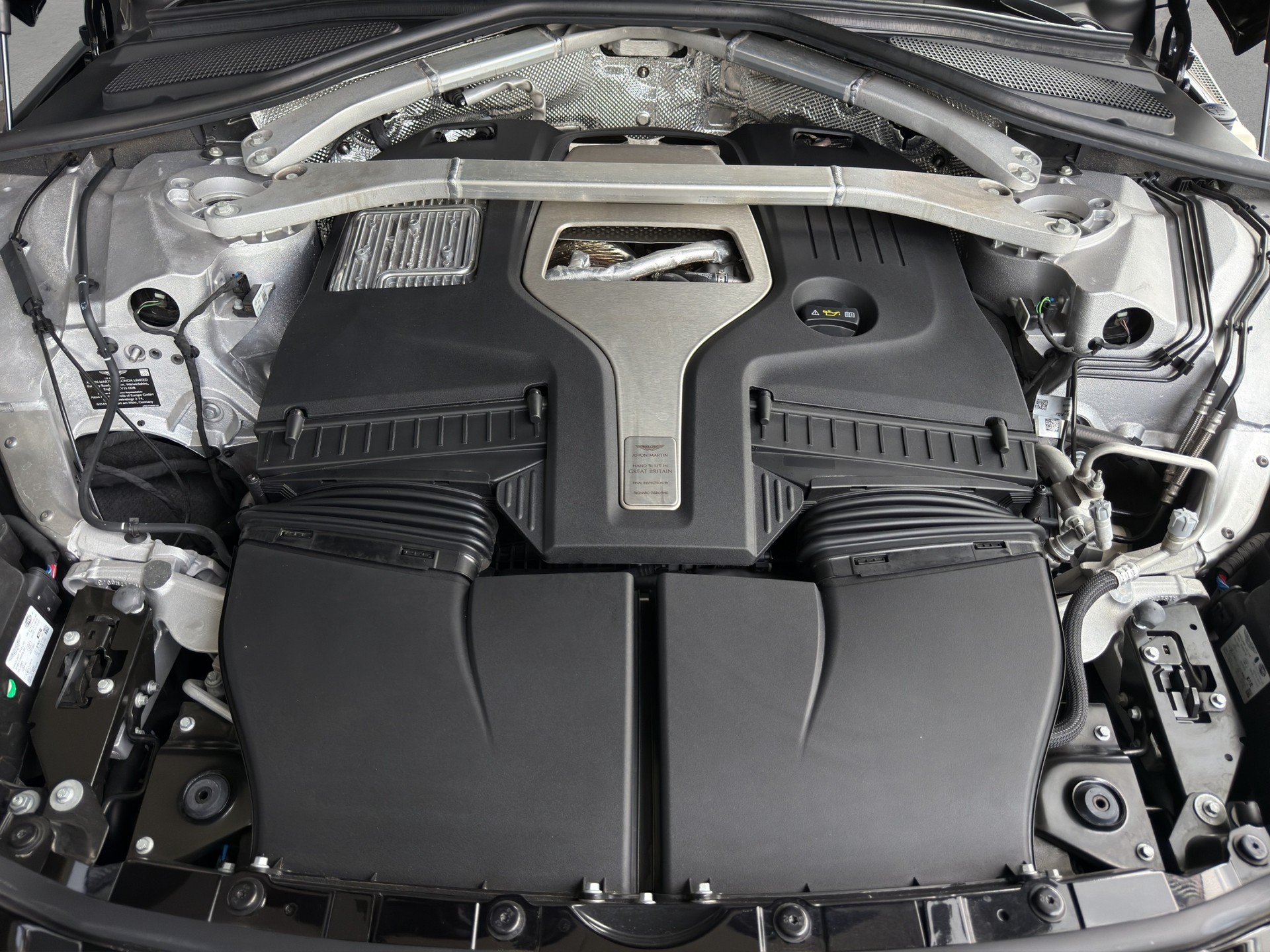 ASTON MARTIN DBX 707 4.0 V8 Bi-Turbo-image-8