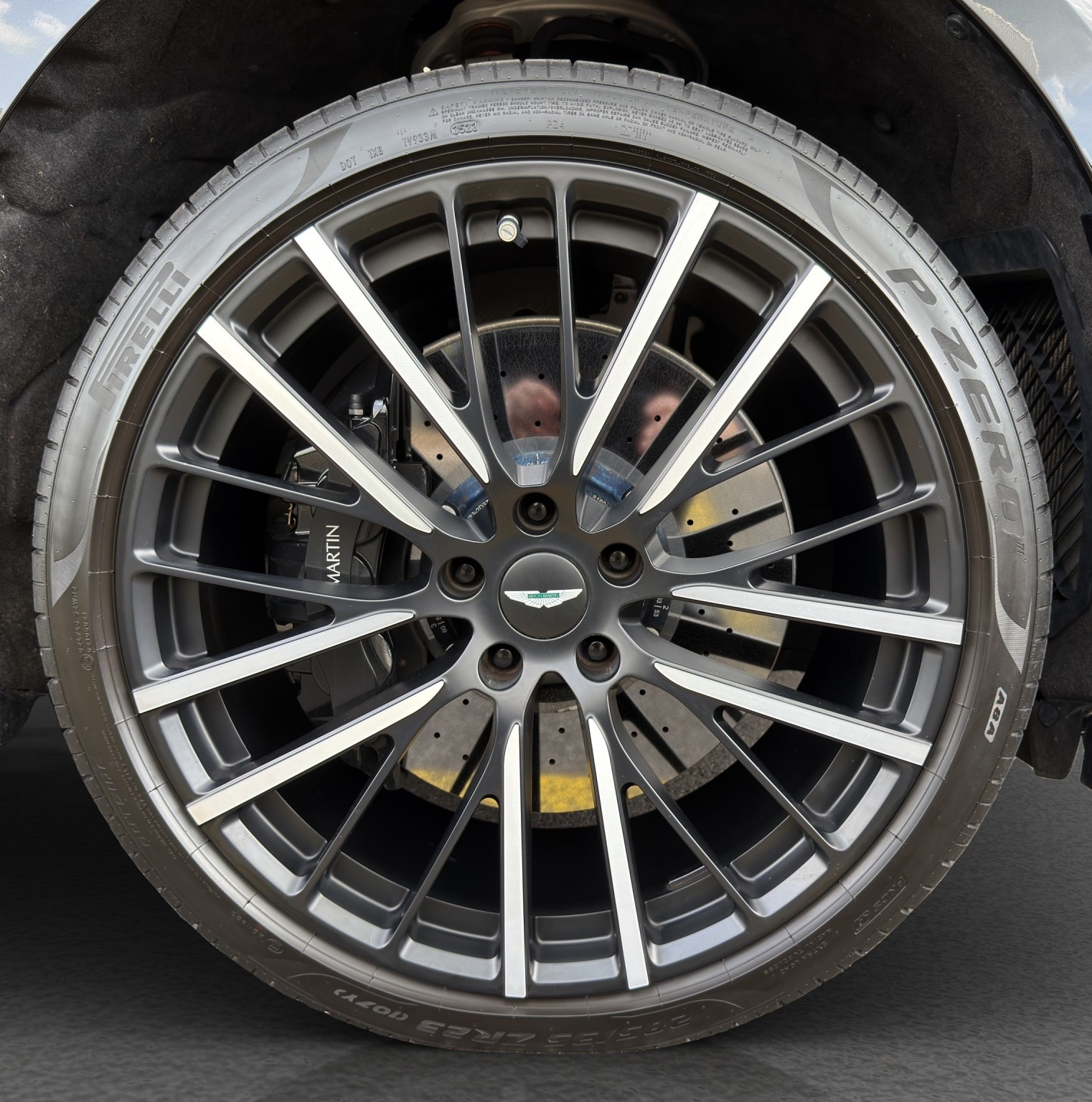 ASTON MARTIN DBX 707 4.0 V8 Bi-Turbo-image-9