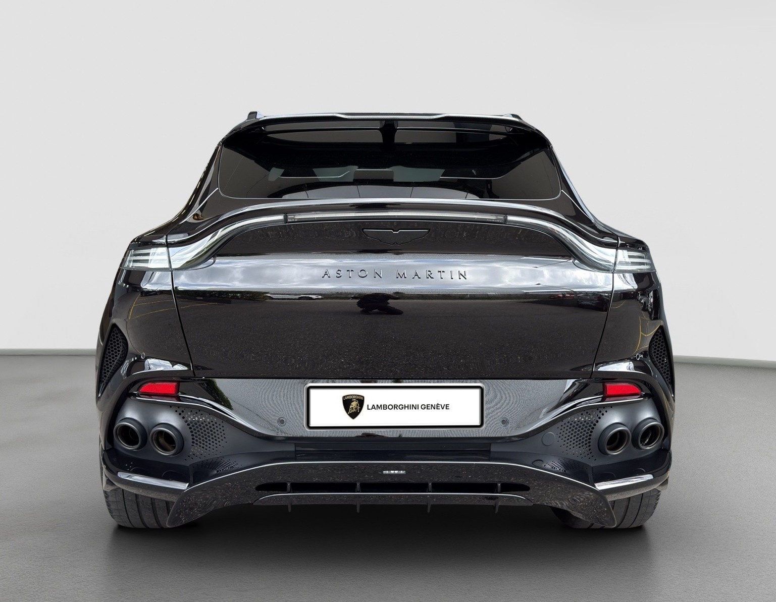 ASTON MARTIN DBX 707 4.0 V8 Bi-Turbo-showroom-element-3