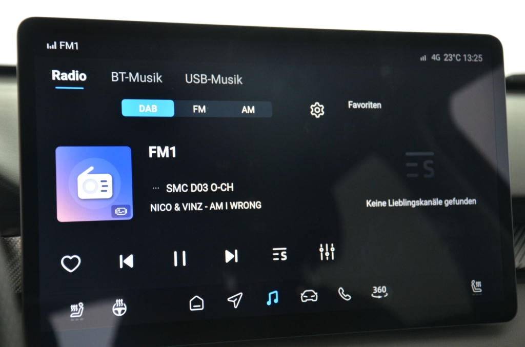 MG 4 EV 64kWh Premium Facelift-image-17