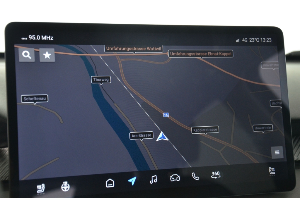 MG 4 EV 64kWh Premium Facelift-image-16