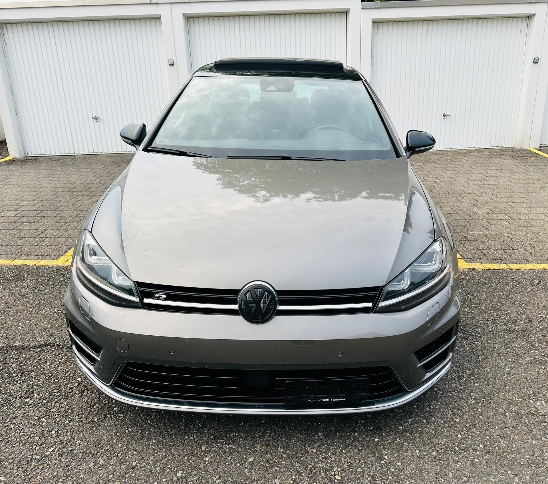 VW Golf 2.0 TSI R 4Motion DSG-image-0