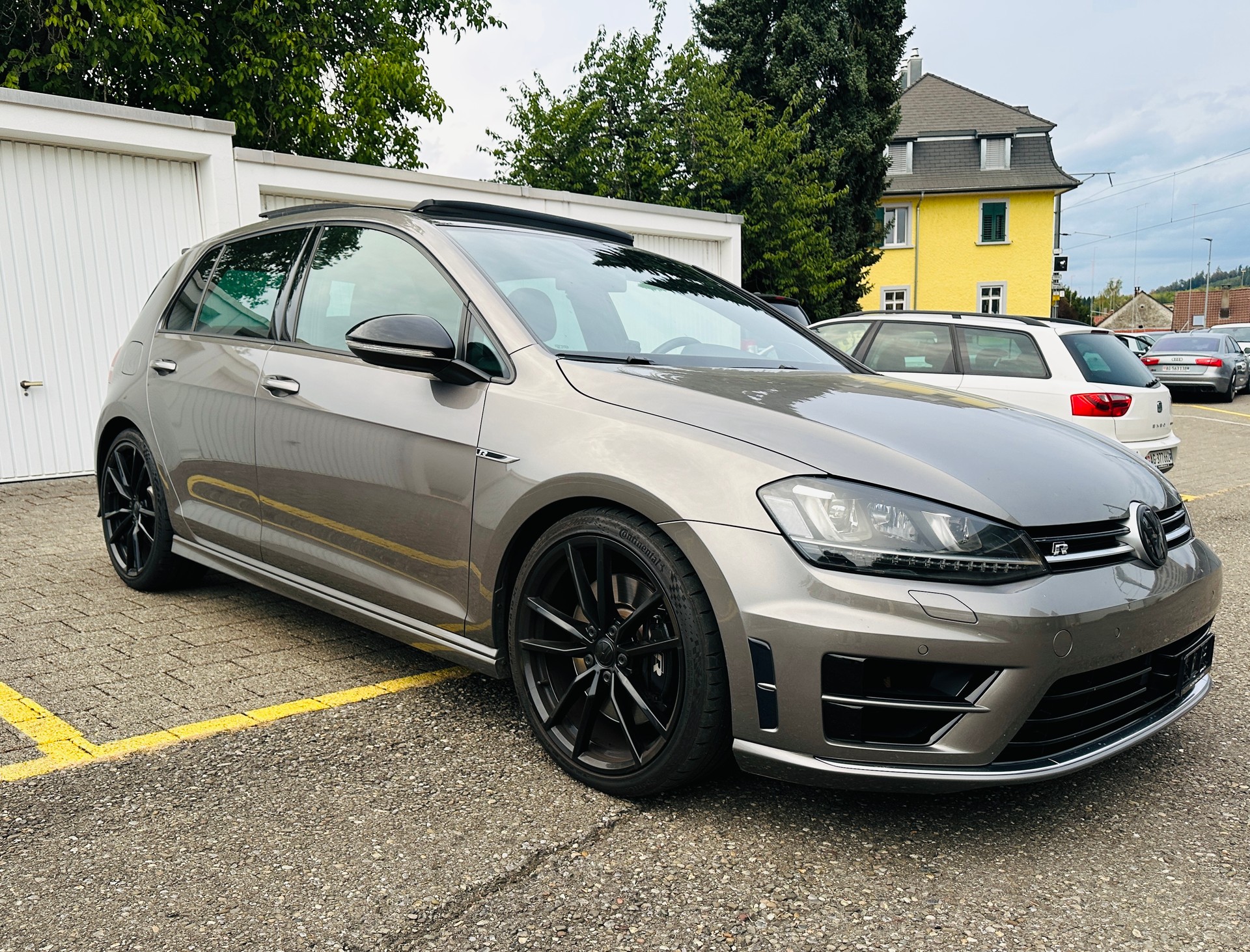 VW Golf 2.0 TSI R 4Motion DSG-image-2