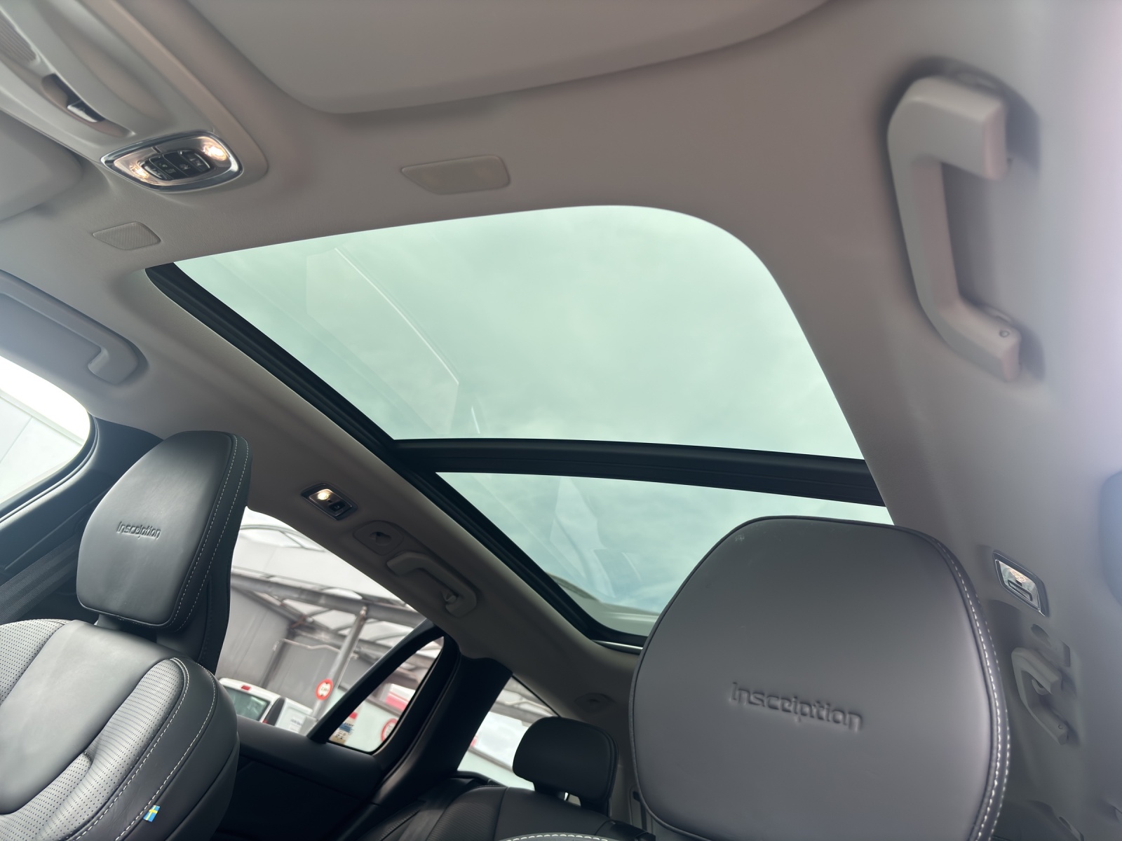 VOLVO V60 2.0 T6 Inscription AWD-image-13