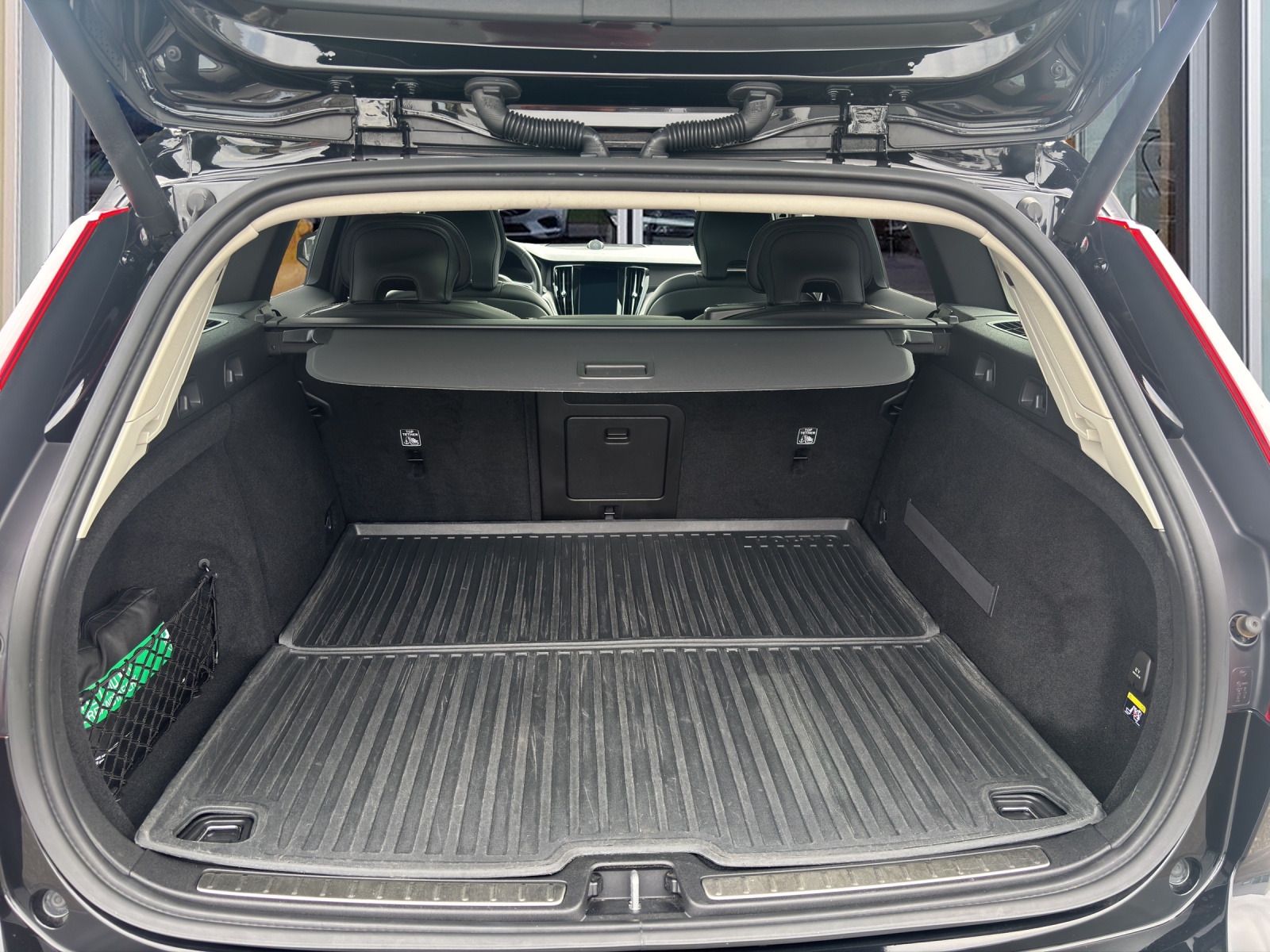 VOLVO V60 2.0 T6 Inscription AWD-image-6