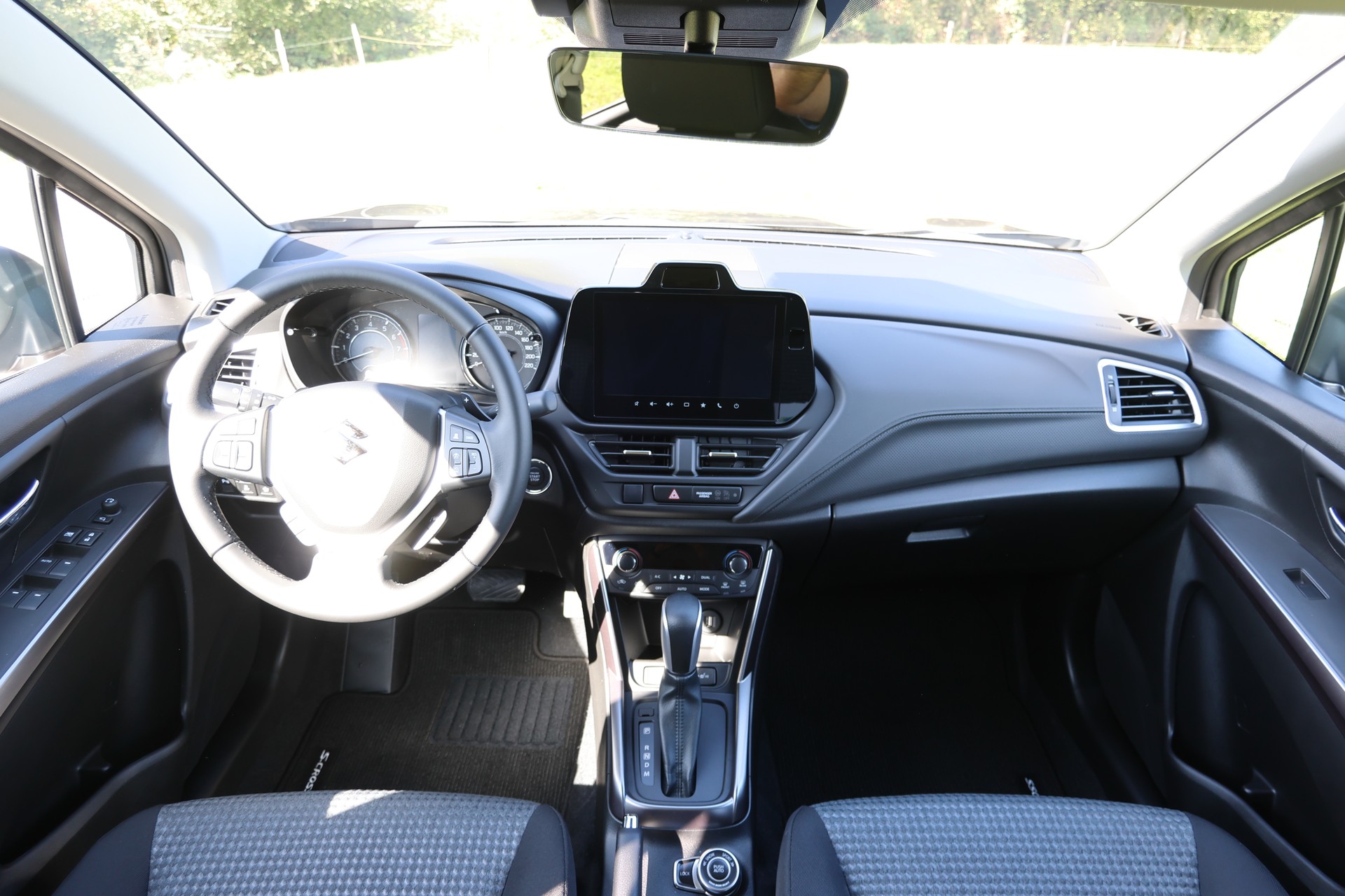SUZUKI S-Cross 1.4T Piz Sulai 4WD Automatic-image-3