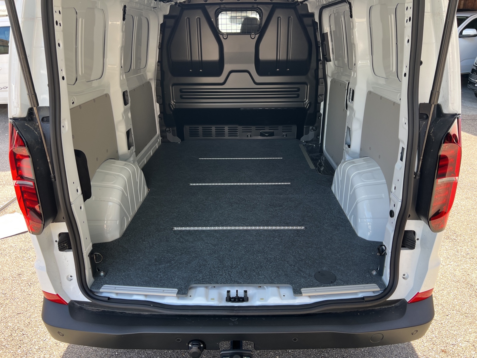 VW Transporter 2.0 TDI Automat-image-9