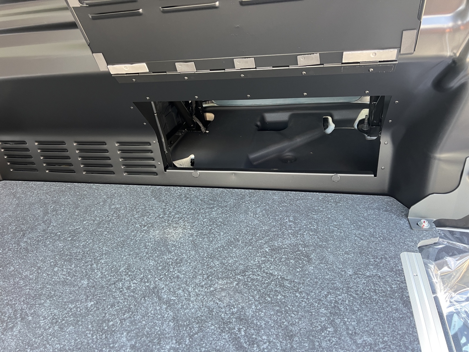 VW Transporter 2.0 TDI Automat-image-10