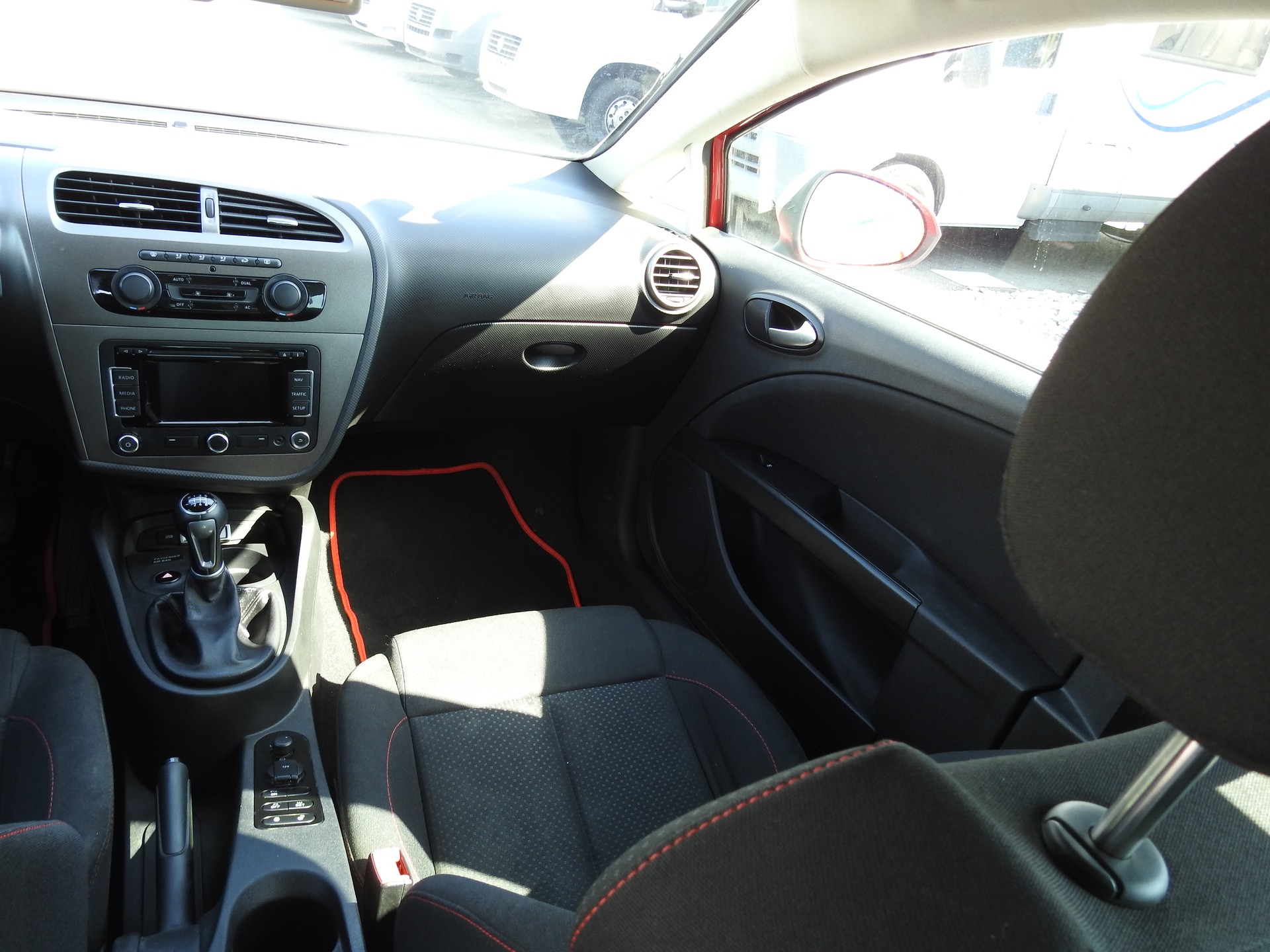 SEAT Leon 1.8 TSI FR-image-17