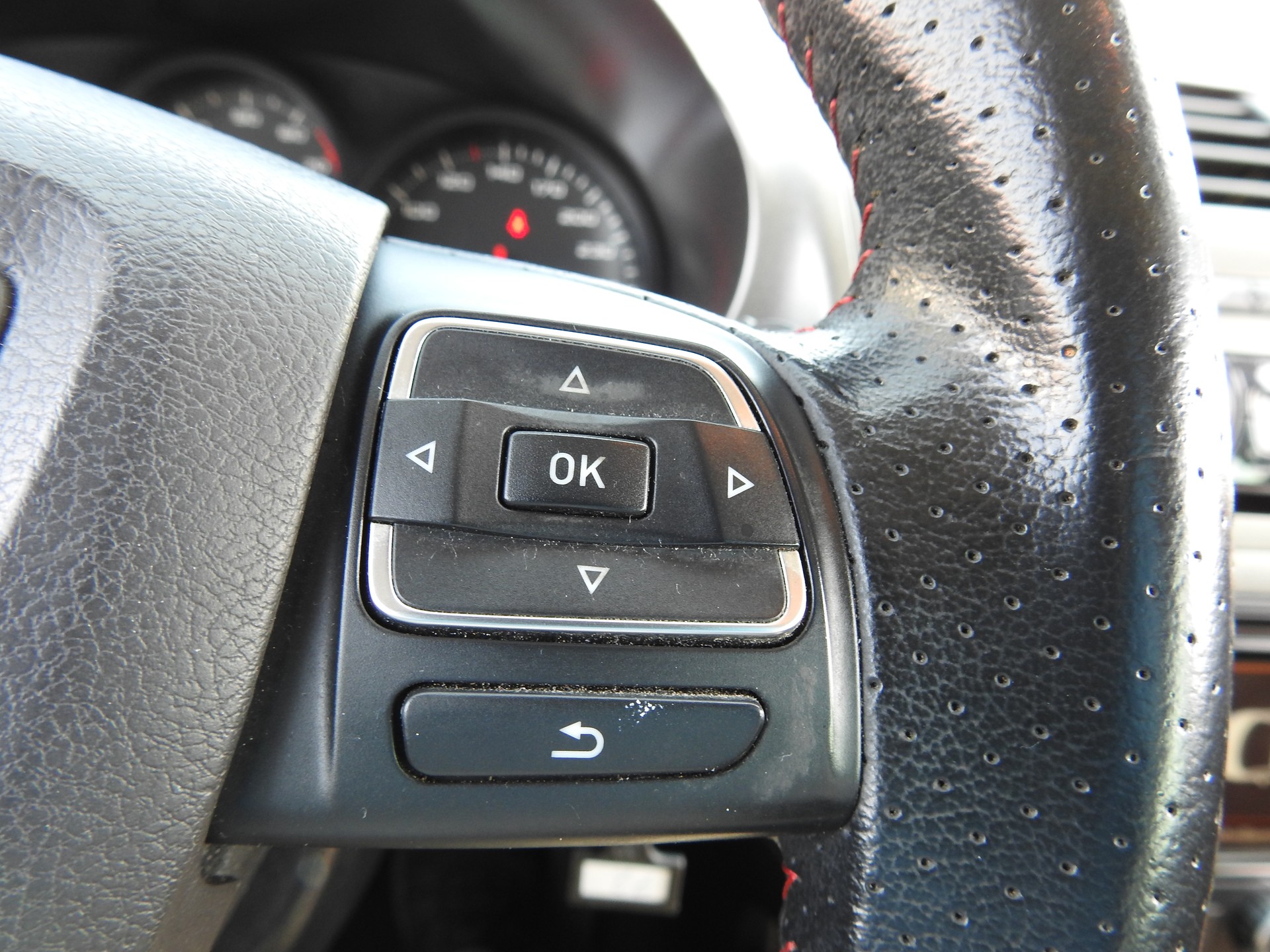 SEAT Leon 1.8 TSI FR-image-24