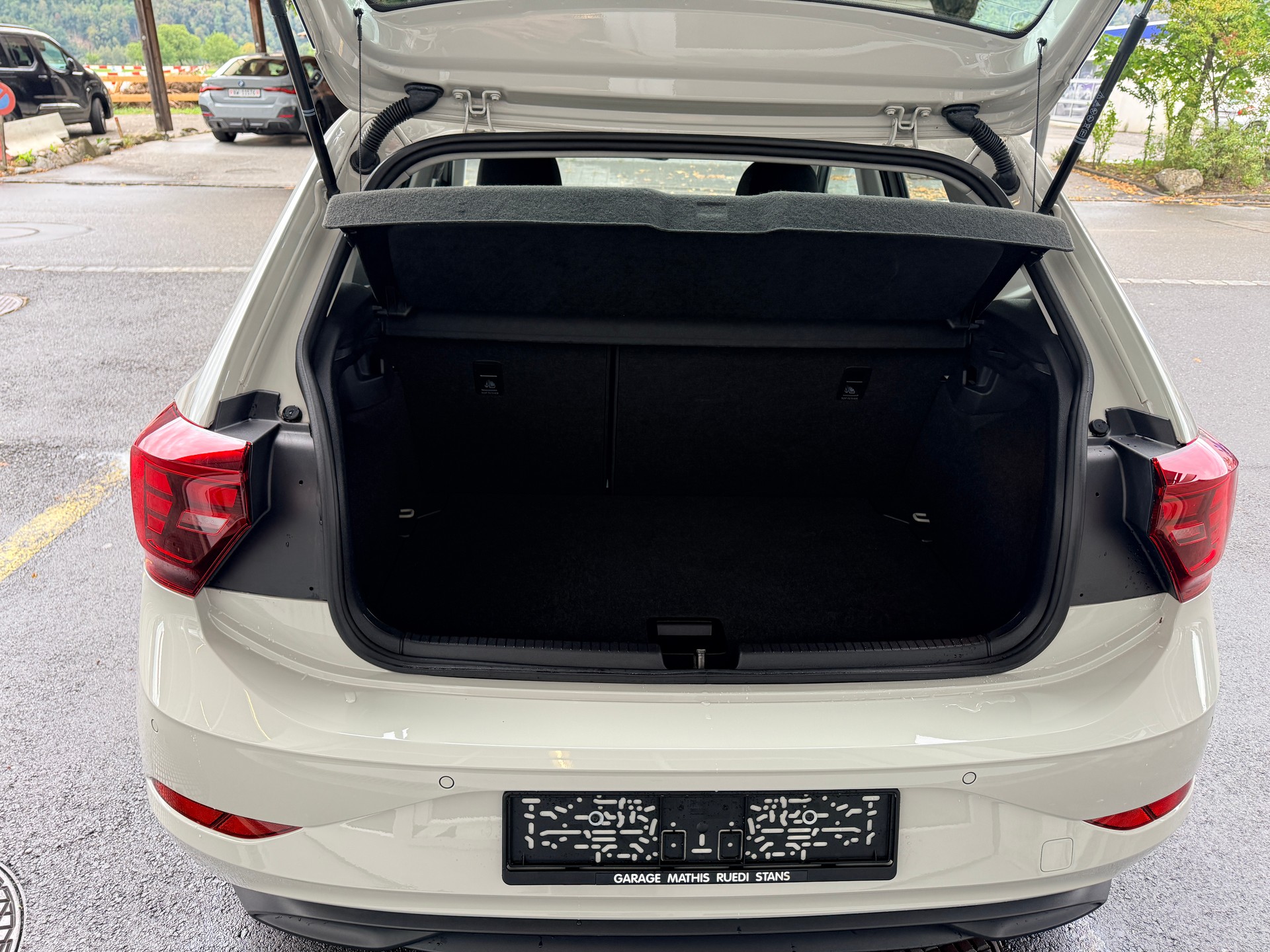 VW Polo 1.0 TSI Life Ascot Grey. CH-Fahrzeug 5 Gang.-image-4