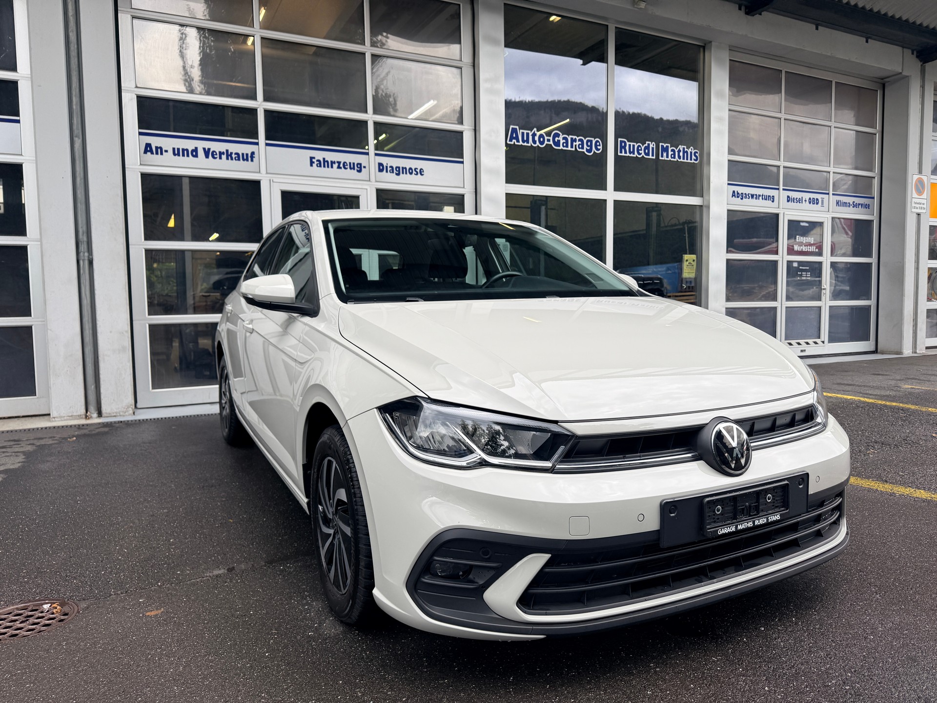 VW Polo 1.0 TSI Life Ascot Grey. CH-Fahrzeug 5 Gang.-image-1