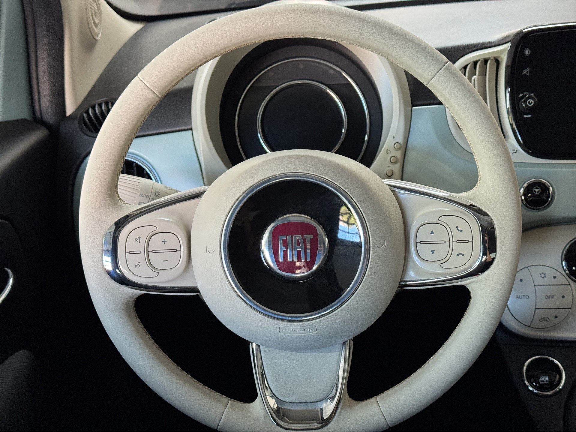 FIAT 500 1.0 MildHybrid Dolcevita "Panodach-Klimaautomat"-image-13