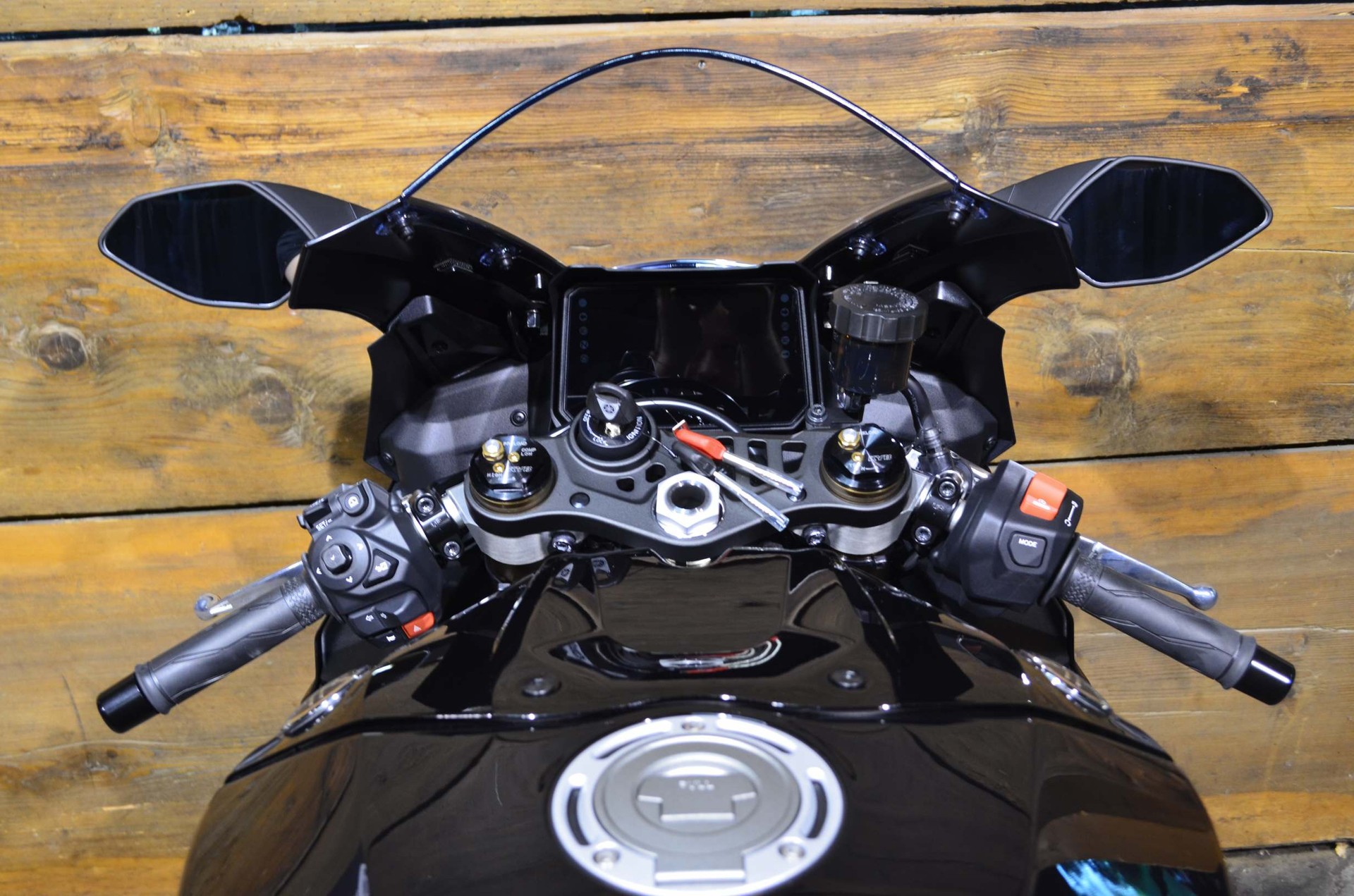 YAMAHA R9 ABS (auf Anfrage)-showroom-element-2