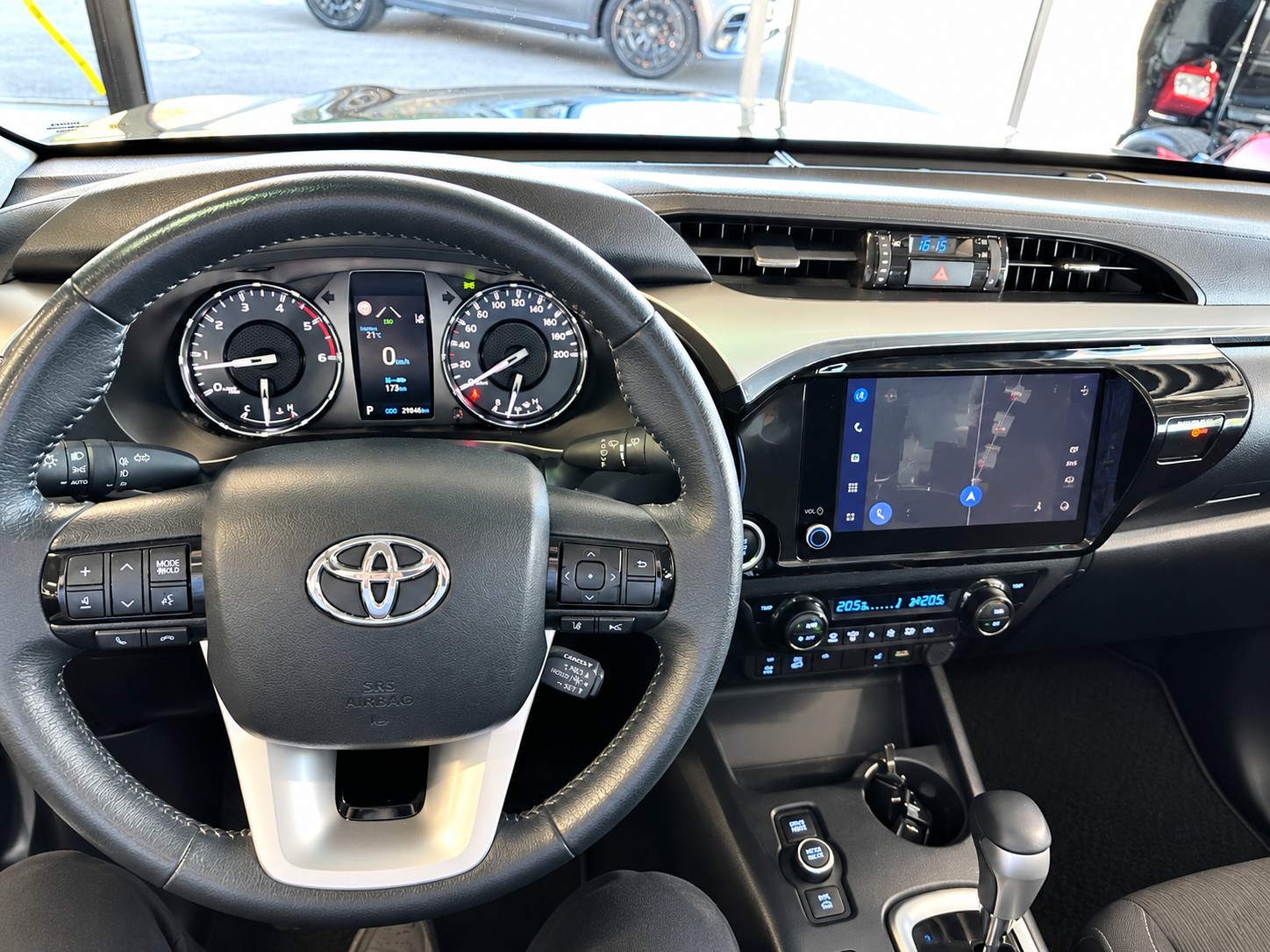 TOYOTA Hilux 2.8d MHEV Style Double Cab 4x4-image-10