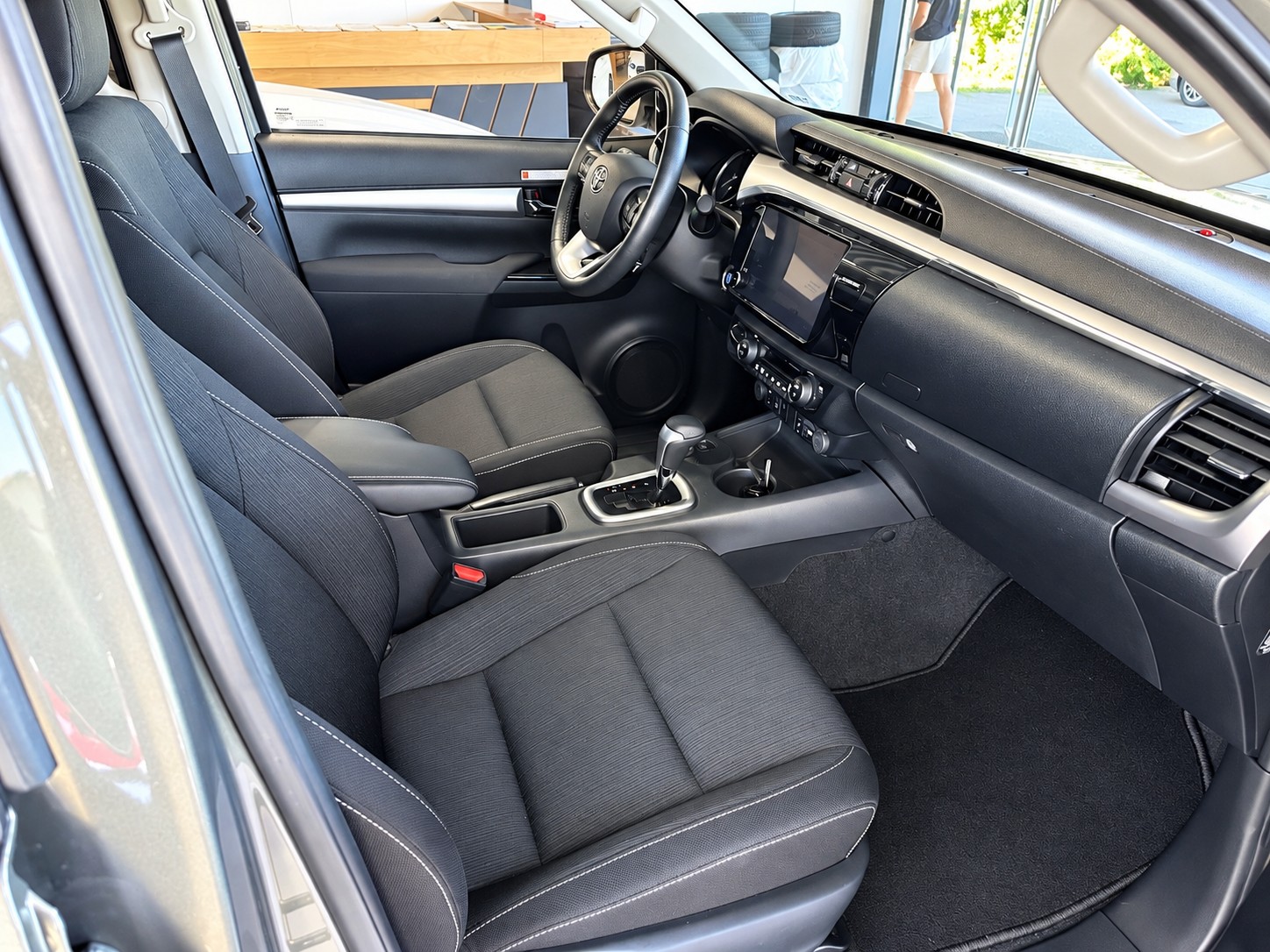TOYOTA Hilux 2.8d MHEV Style Double Cab 4x4-image-8