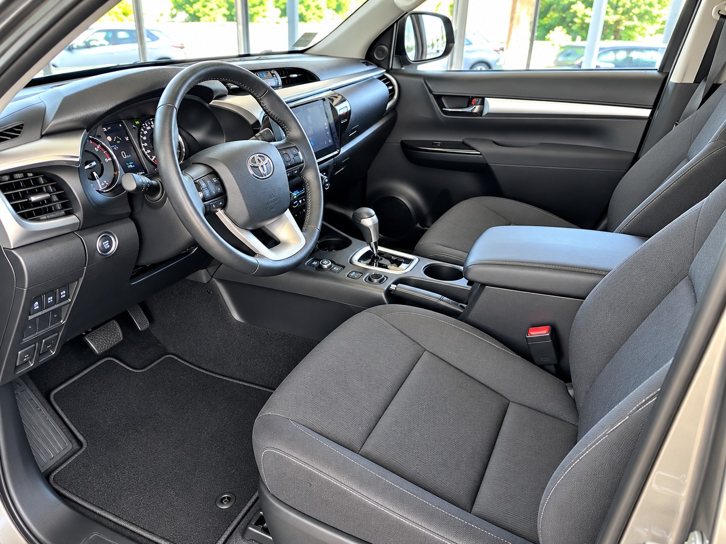 TOYOTA Hilux 2.8d MHEV Style Double Cab 4x4-image-7