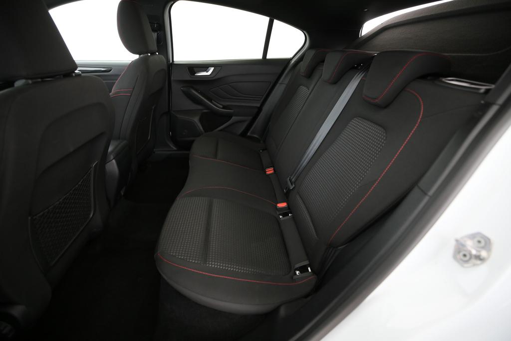 FORD Focus 1.0i EcoB Hybrid 155 ST-Line-image-9