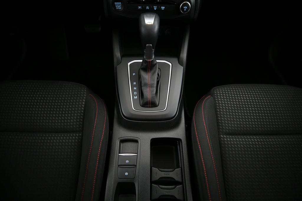 FORD Focus 1.0i EcoB Hybrid 155 ST-Line-image-8