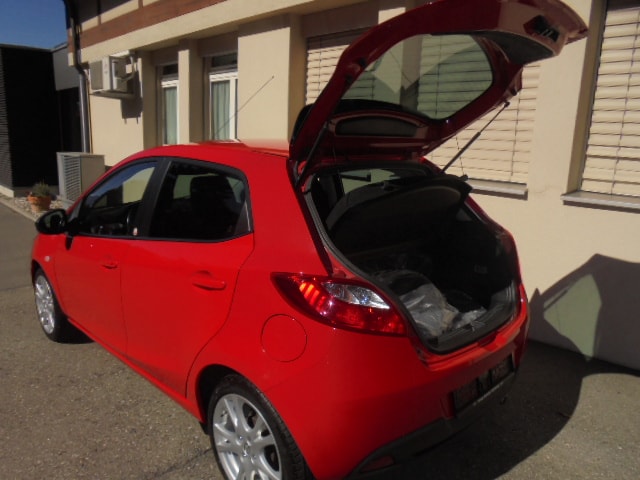 MAZDA 2 1.3i 16V Voila ma Suisse Edition-image-6
