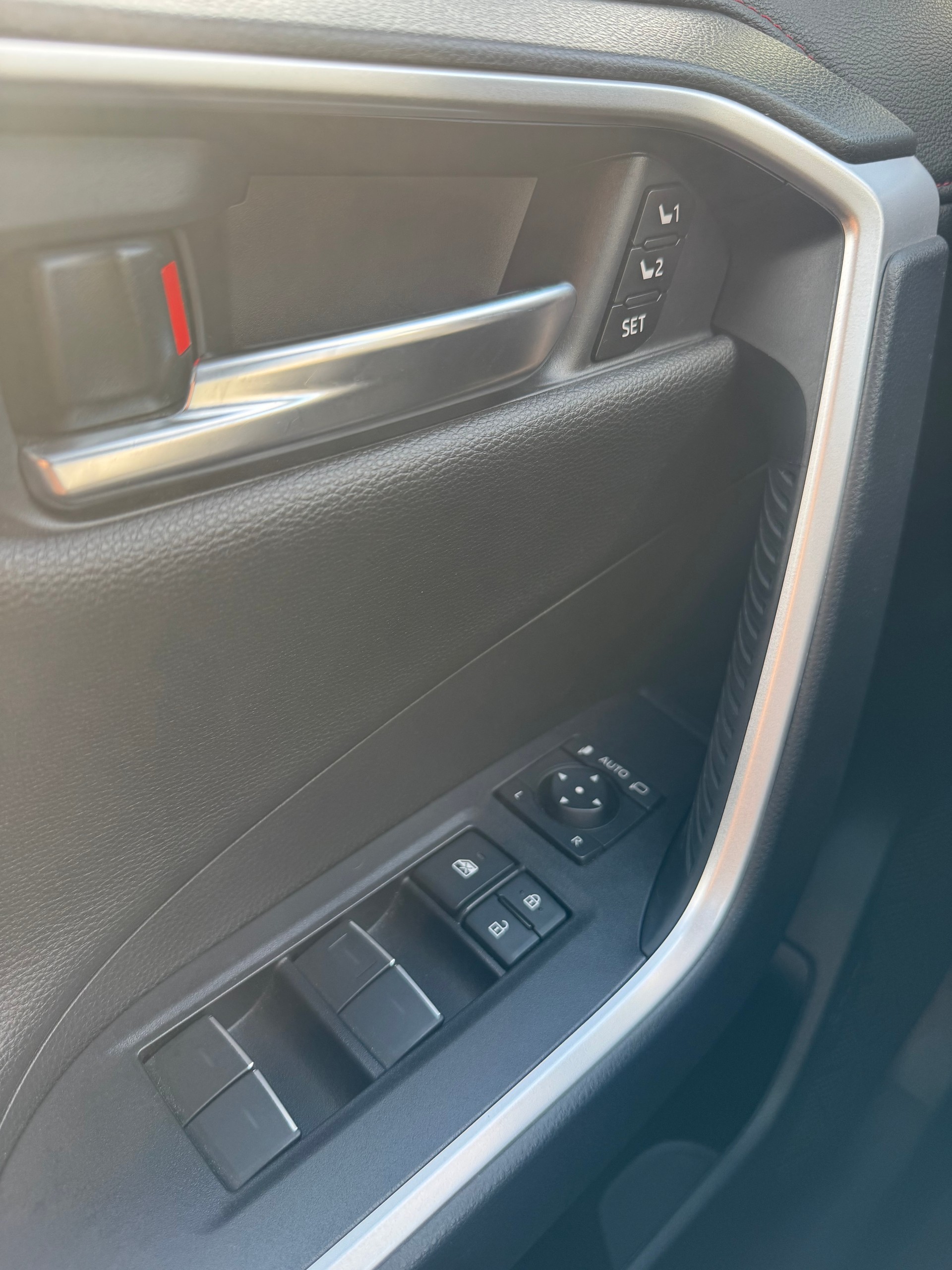 TOYOTA RAV-4 2.5 PHEV Platinum e-CVT 4WD-image-17