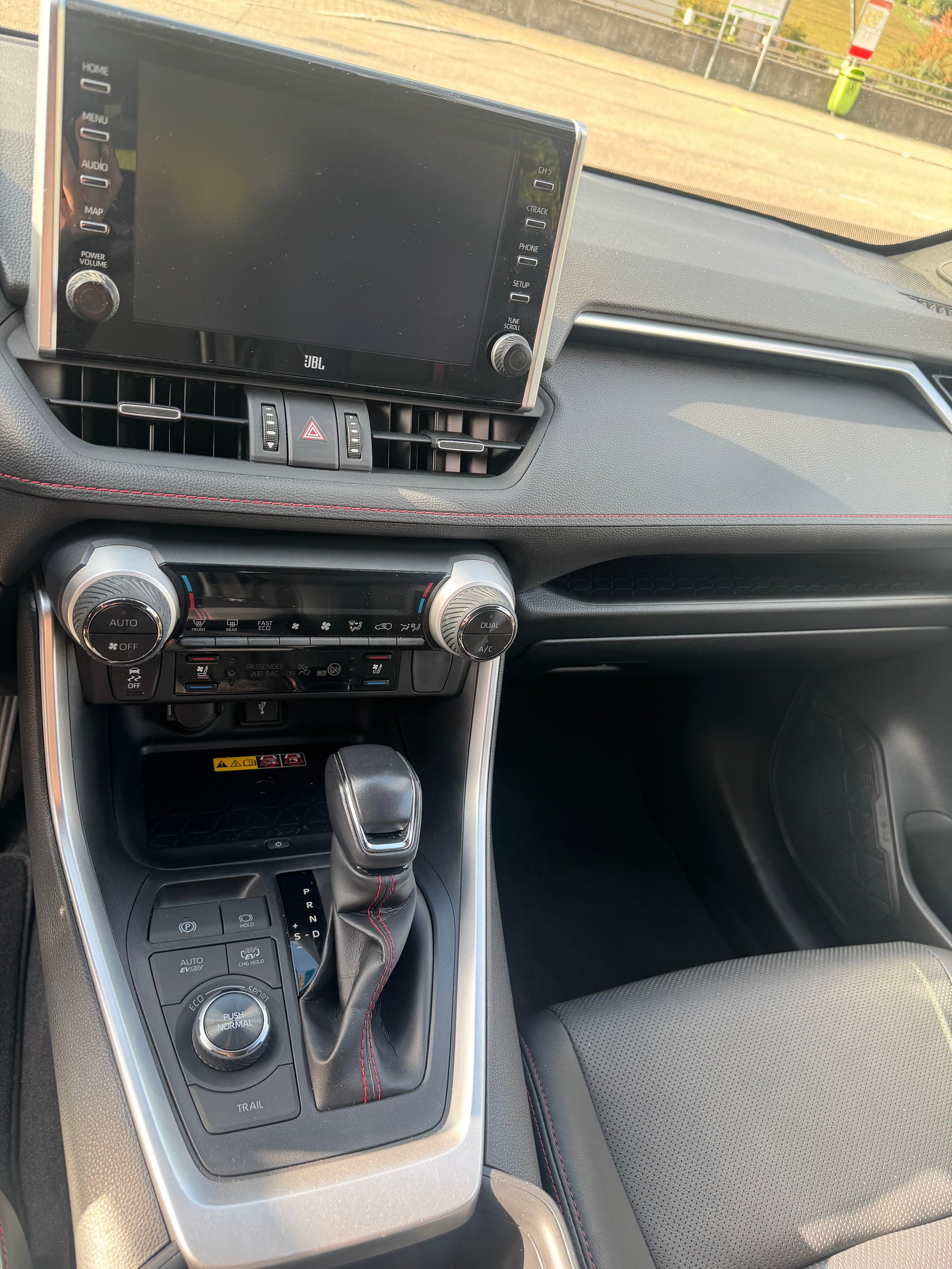 TOYOTA RAV-4 2.5 PHEV Platinum e-CVT 4WD-image-13