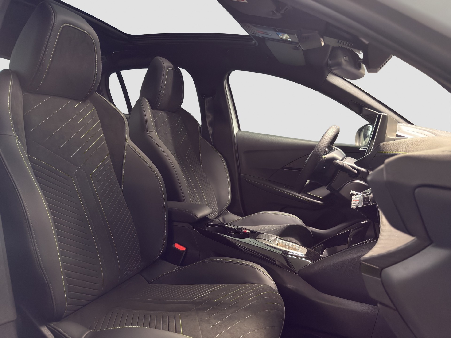 PEUGEOT 208 1.2 Hybrid 145 GT Exclusive-image-9