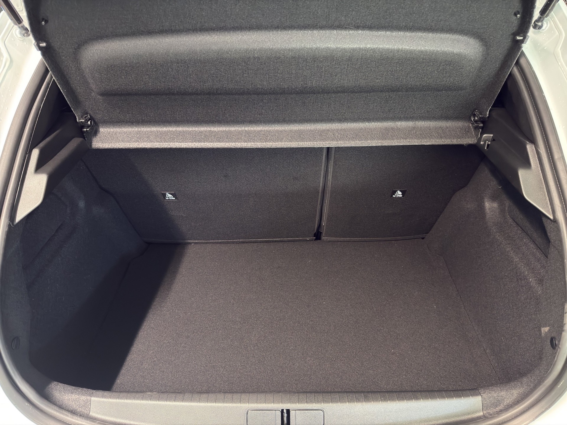 PEUGEOT 208 1.2 Hybrid 145 GT Exclusive-image-15