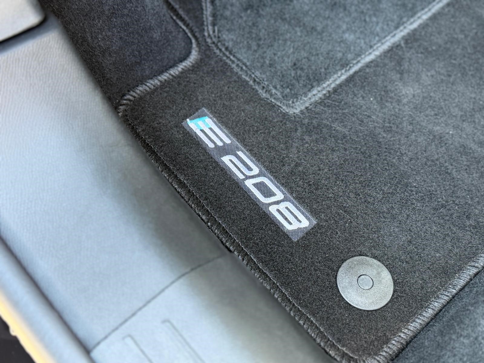 PEUGEOT 208 Elektrik 100 kW Style-image-11