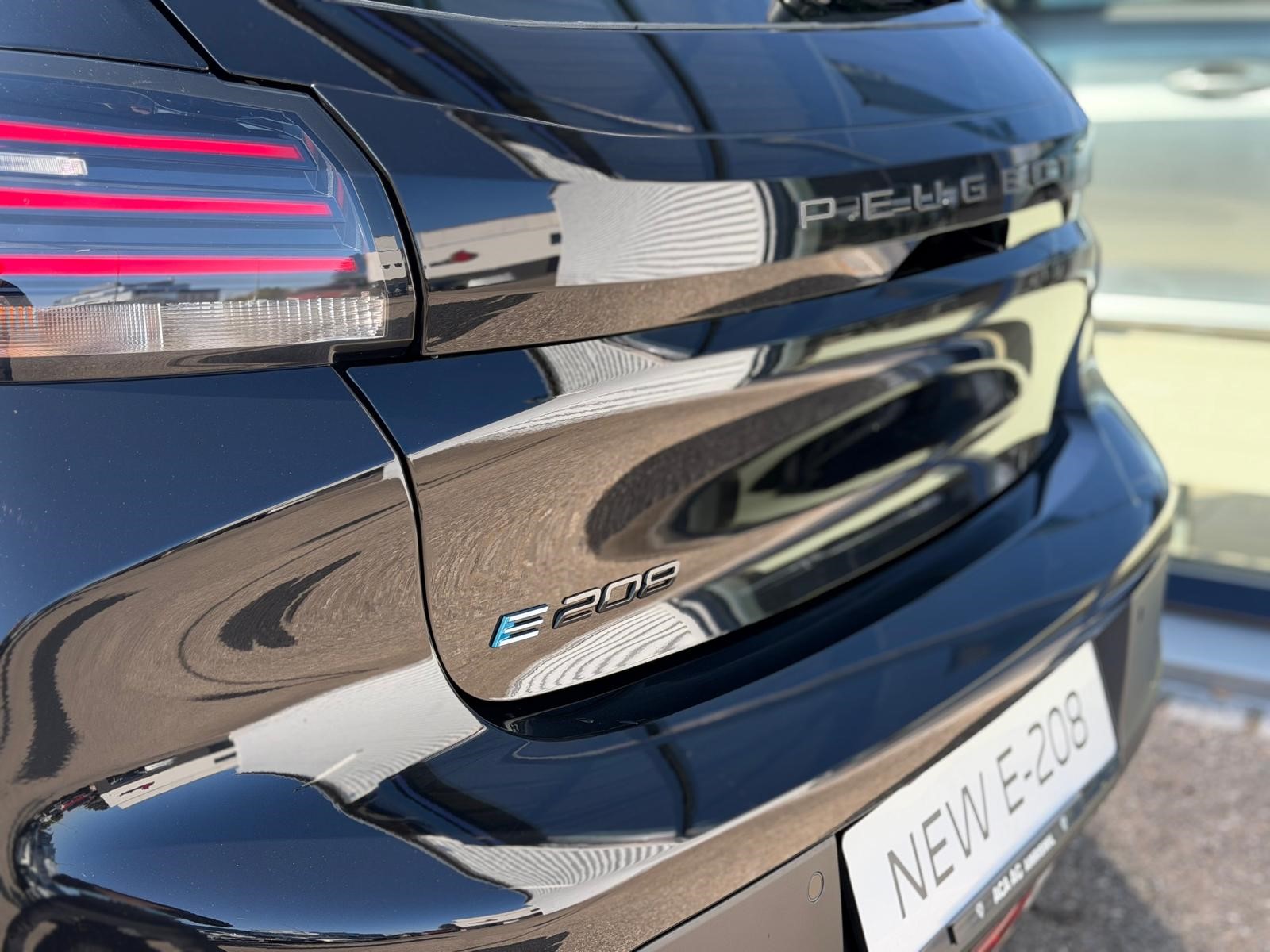 PEUGEOT 208 Elektrik 100 kW Style-image-5