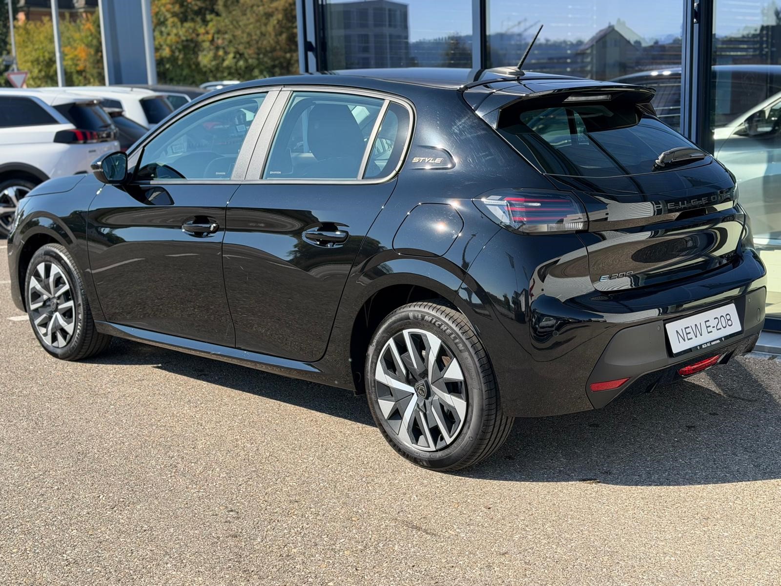 PEUGEOT 208 Elektrik 100 kW Style-image-2