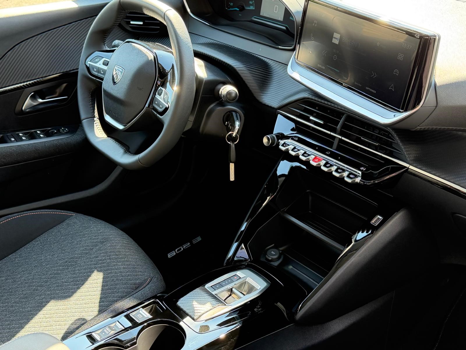 PEUGEOT 208 Elektrik 100 kW Style-image-9