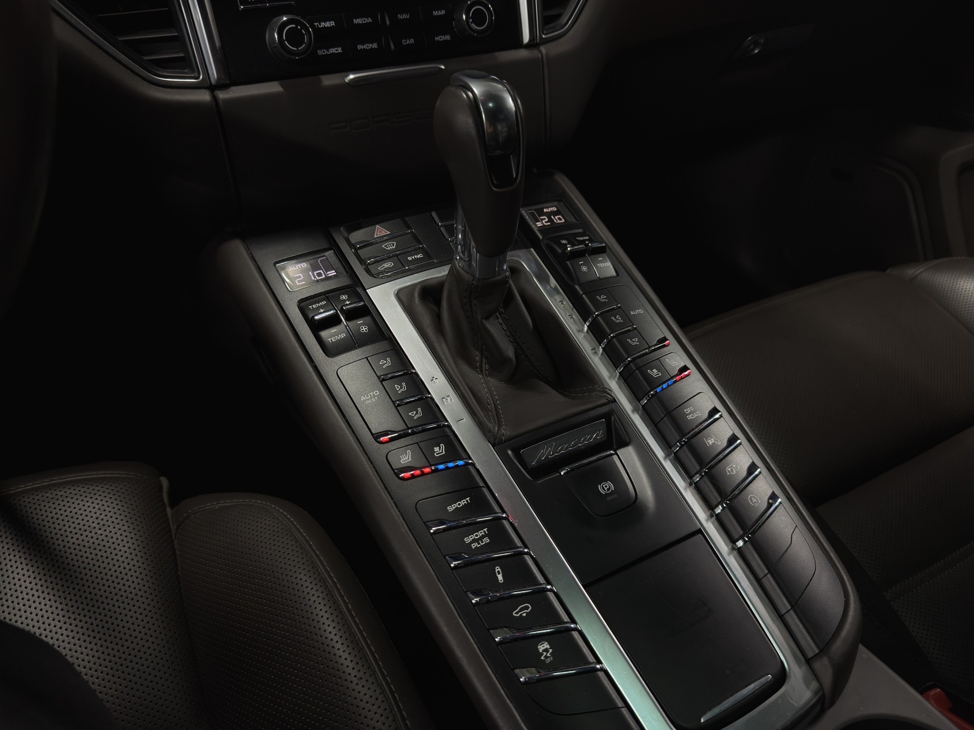 PORSCHE Macan Turbo Exclusive Performance Edition PDK-image-15