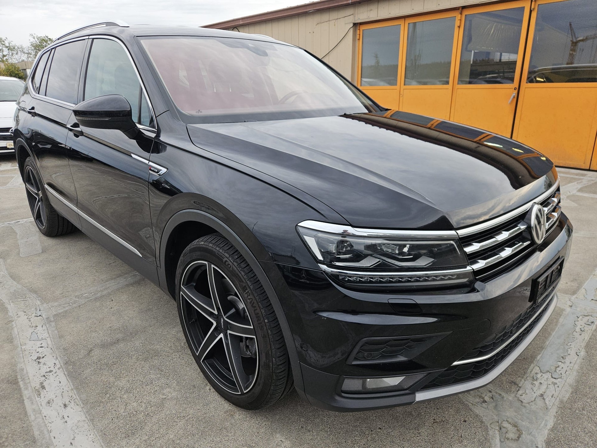 VW Tiguan Allspace 2.0 TDI SCR Highline 4Motion DSG-image-5