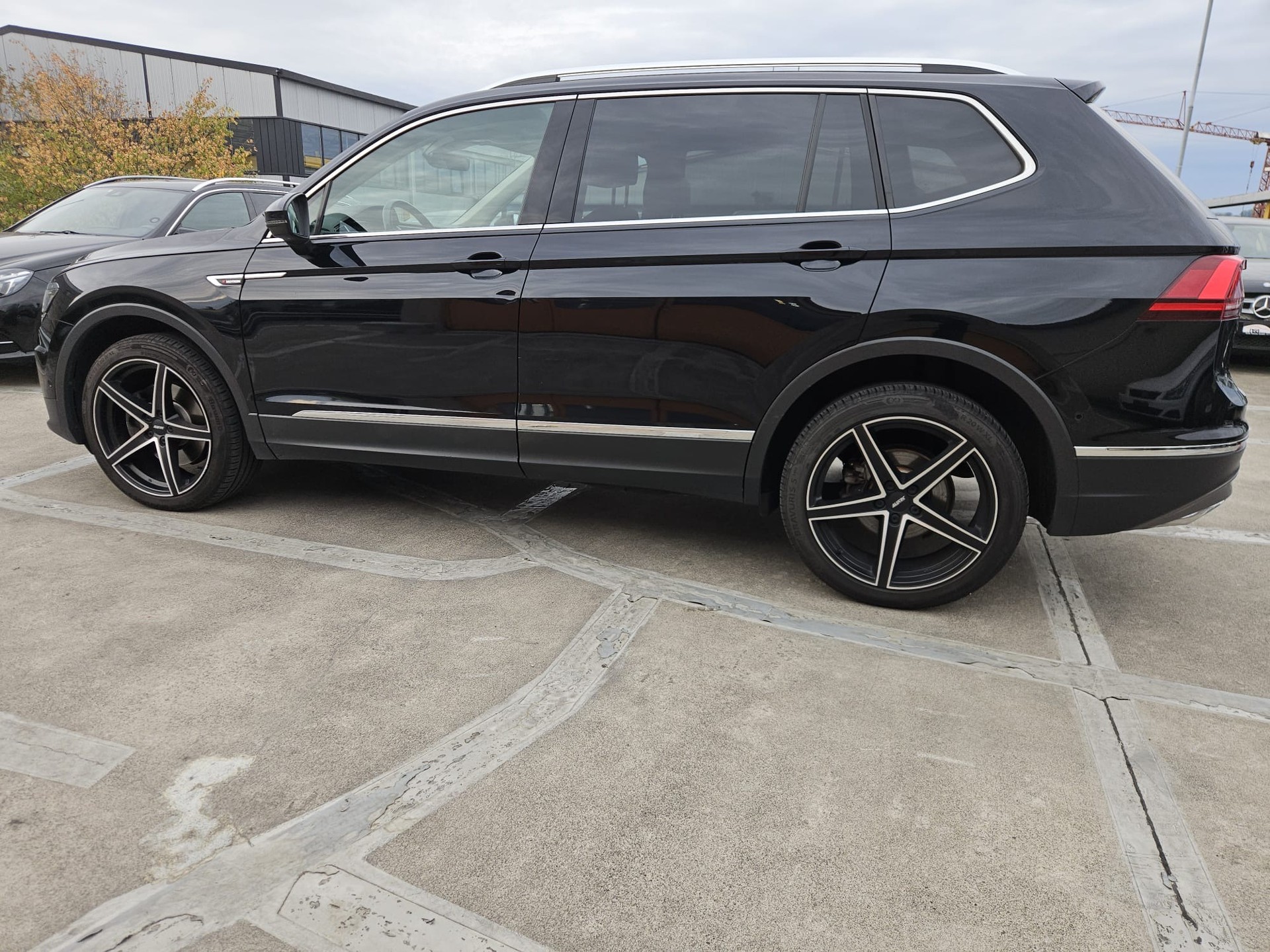 VW Tiguan Allspace 2.0 TDI SCR Highline 4Motion DSG-image-1