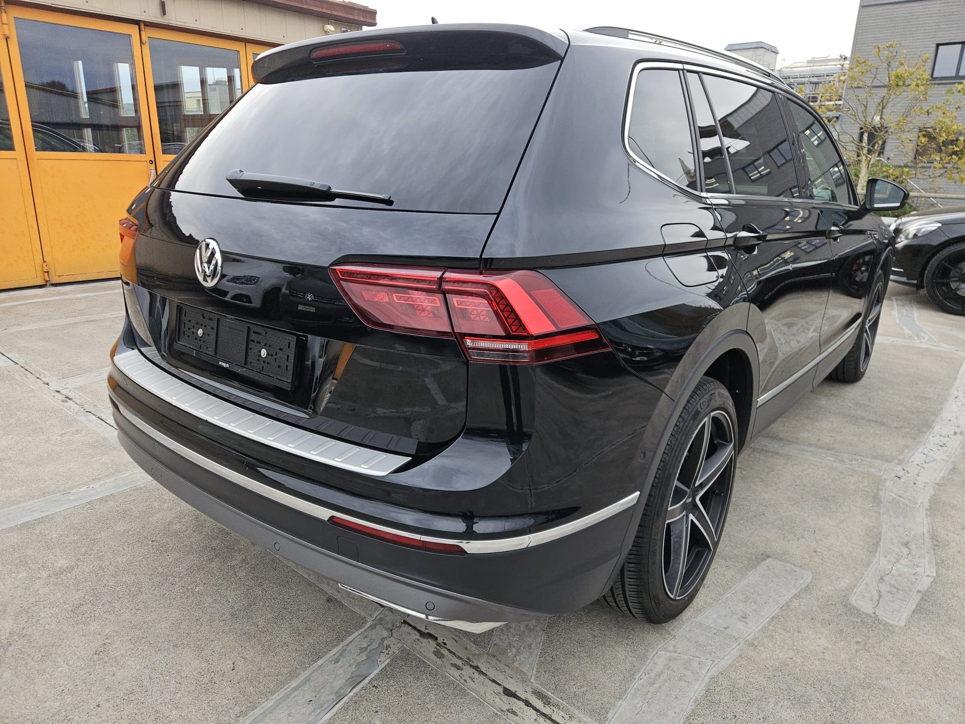 VW Tiguan Allspace 2.0 TDI SCR Highline 4Motion DSG-image-3