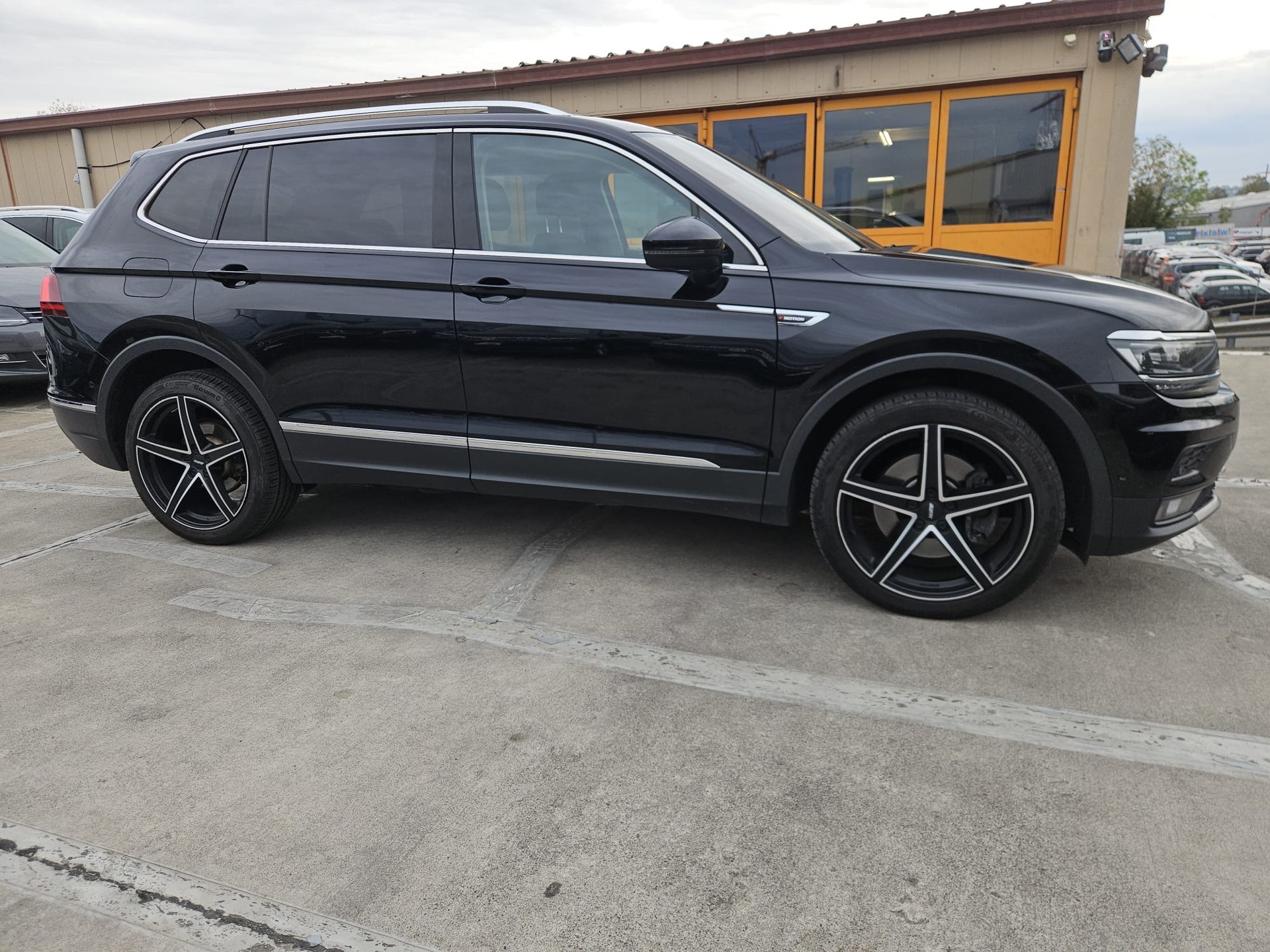 VW Tiguan Allspace 2.0 TDI SCR Highline 4Motion DSG-image-4