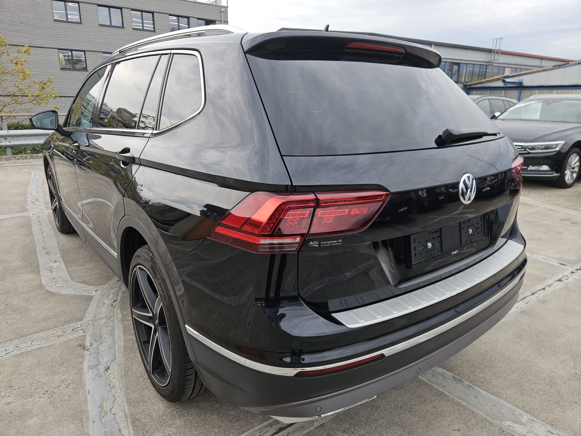VW Tiguan Allspace 2.0 TDI SCR Highline 4Motion DSG-image-2